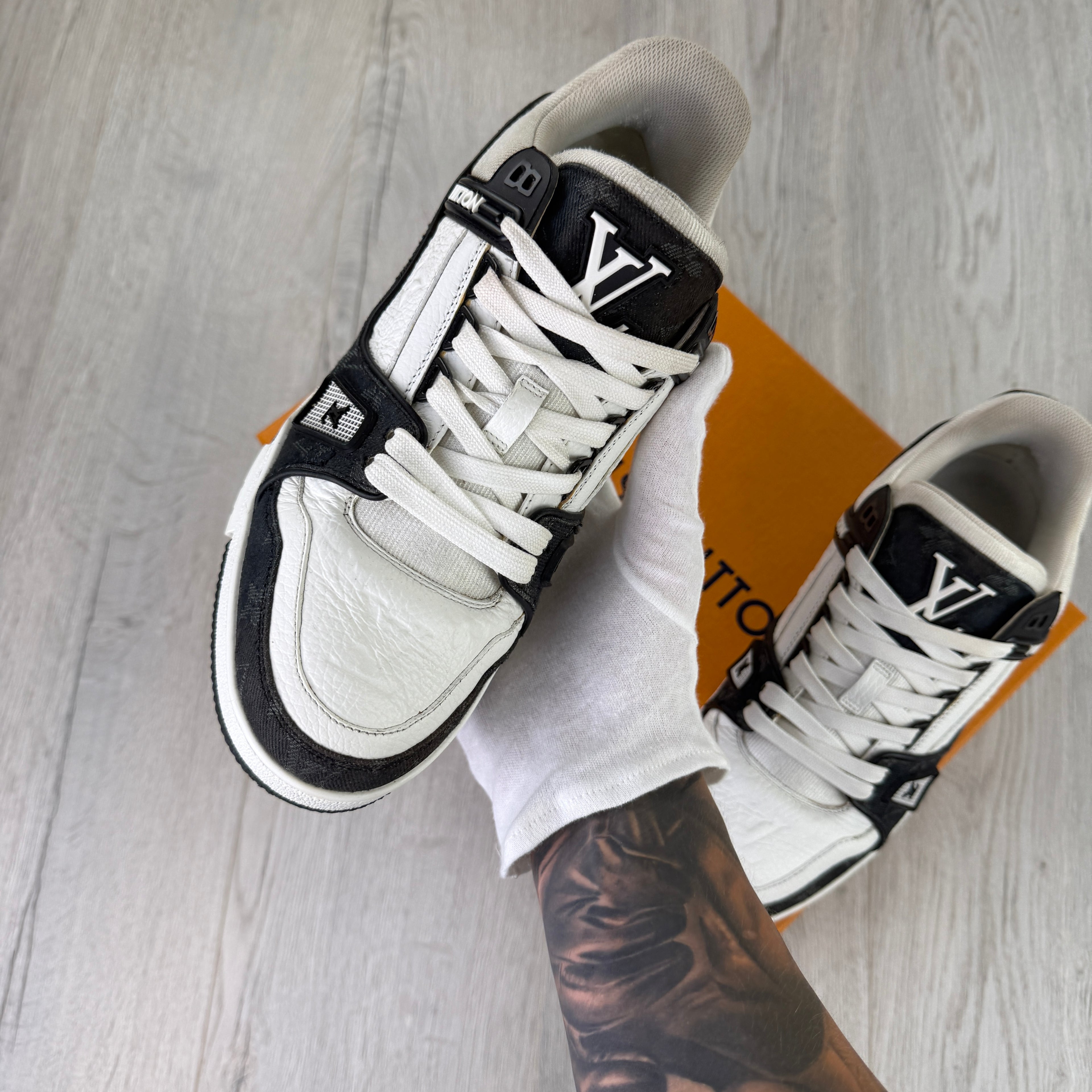Louis Vuitton Men’s Black & White Low Trainers - Uk 6 (Fit 7)