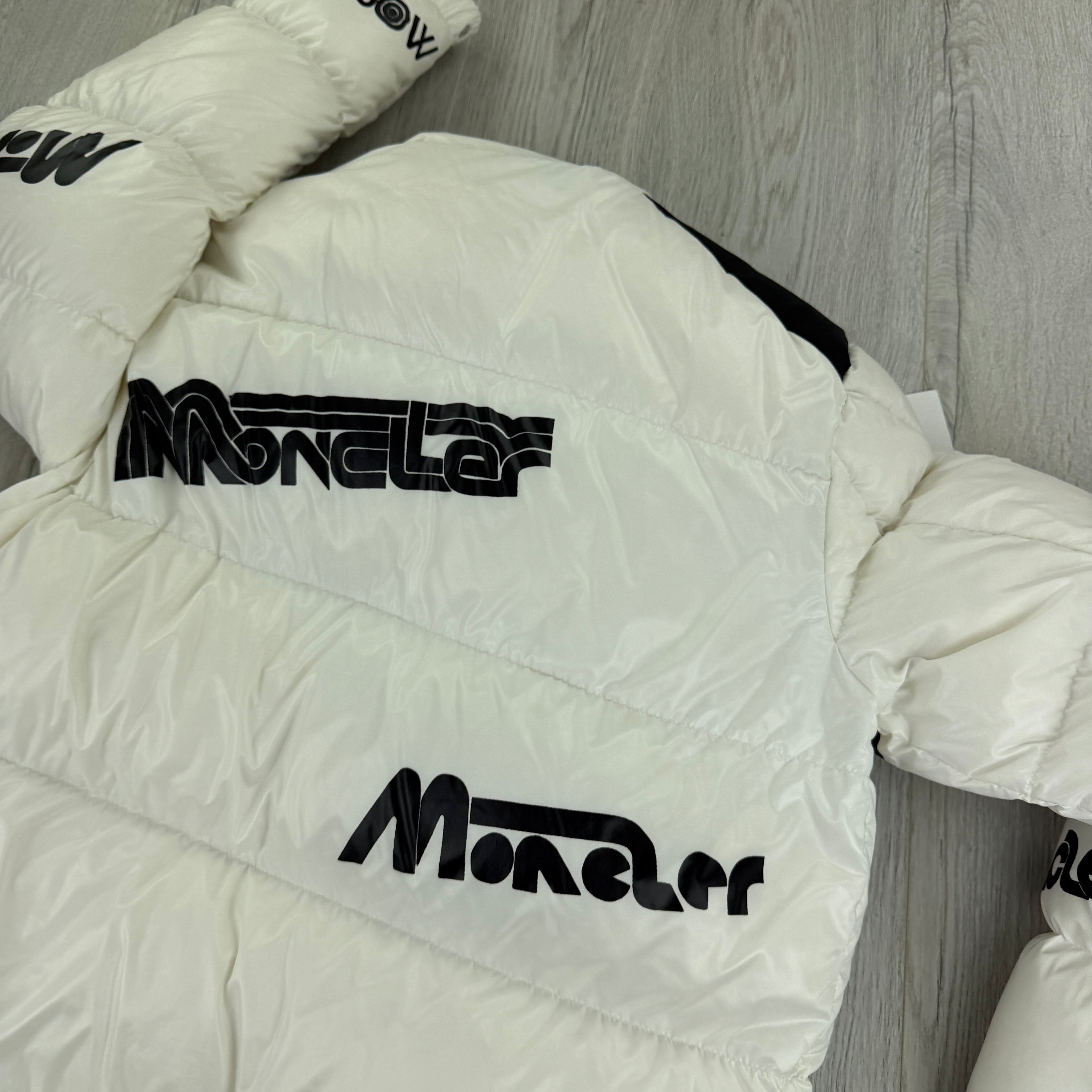 Moncler Mare Giubbotto Men’s White Puffer Jacket - Size 3