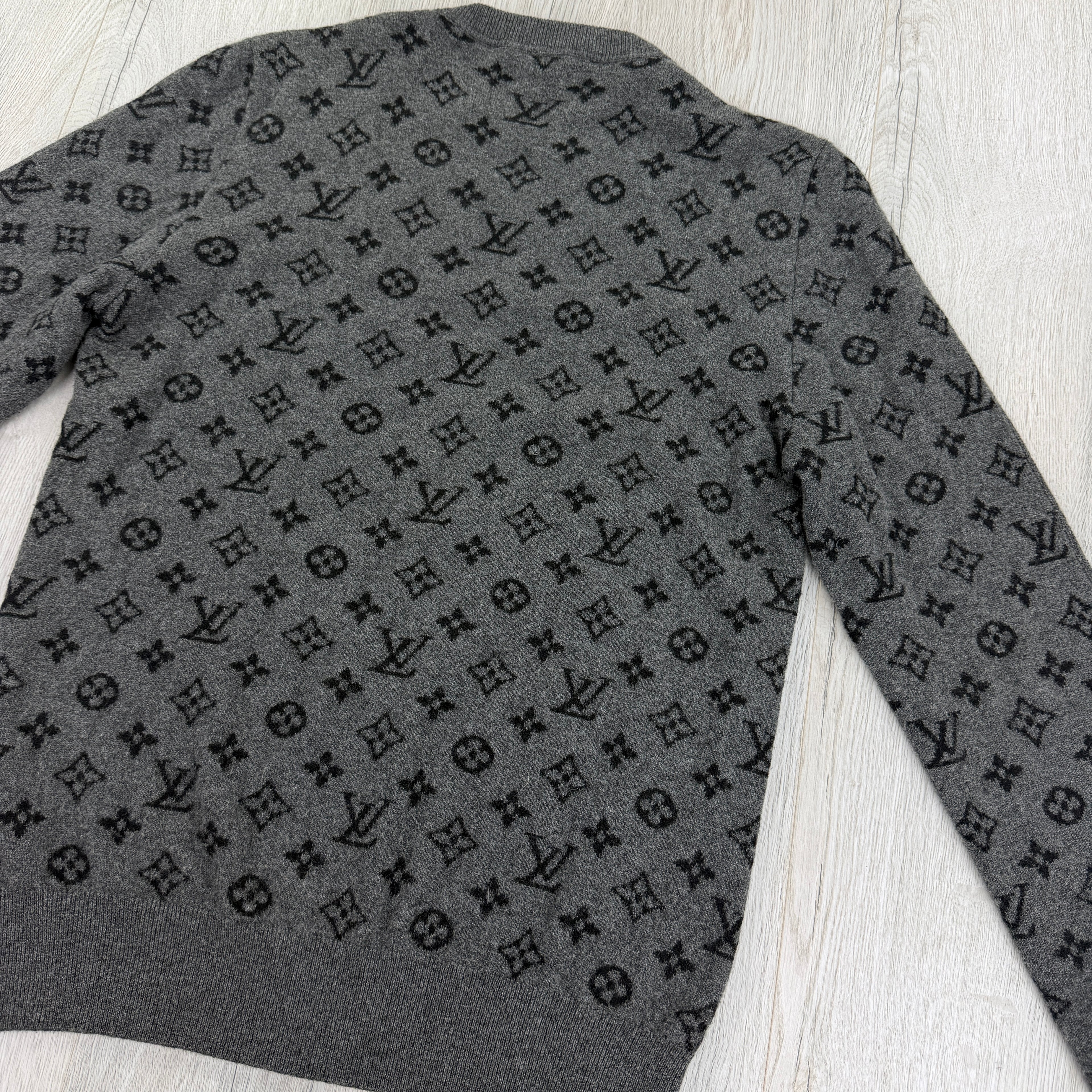 Louis Vuitton Men’s Grey Crewneck Cashmere Jumper - Medium