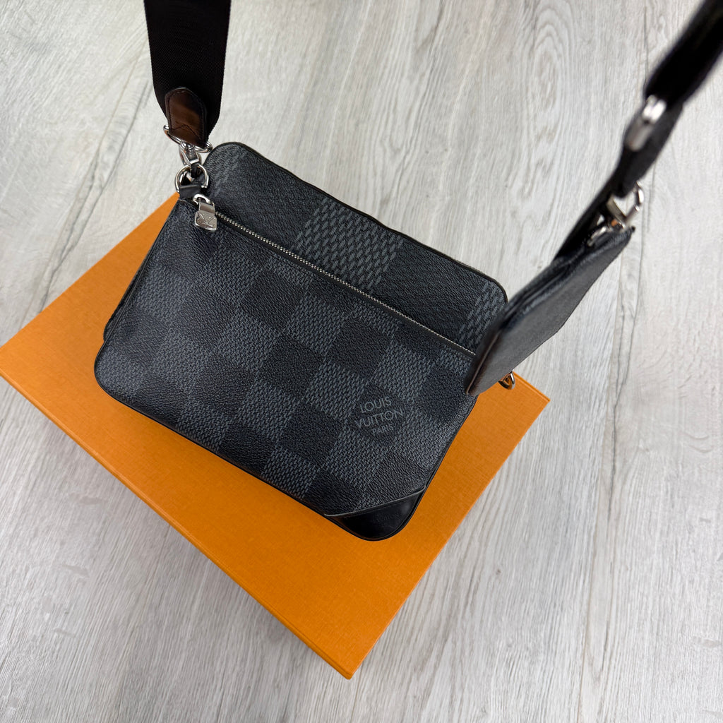 Louis Vuitton Men’s Damier Trio Messenger Bag
