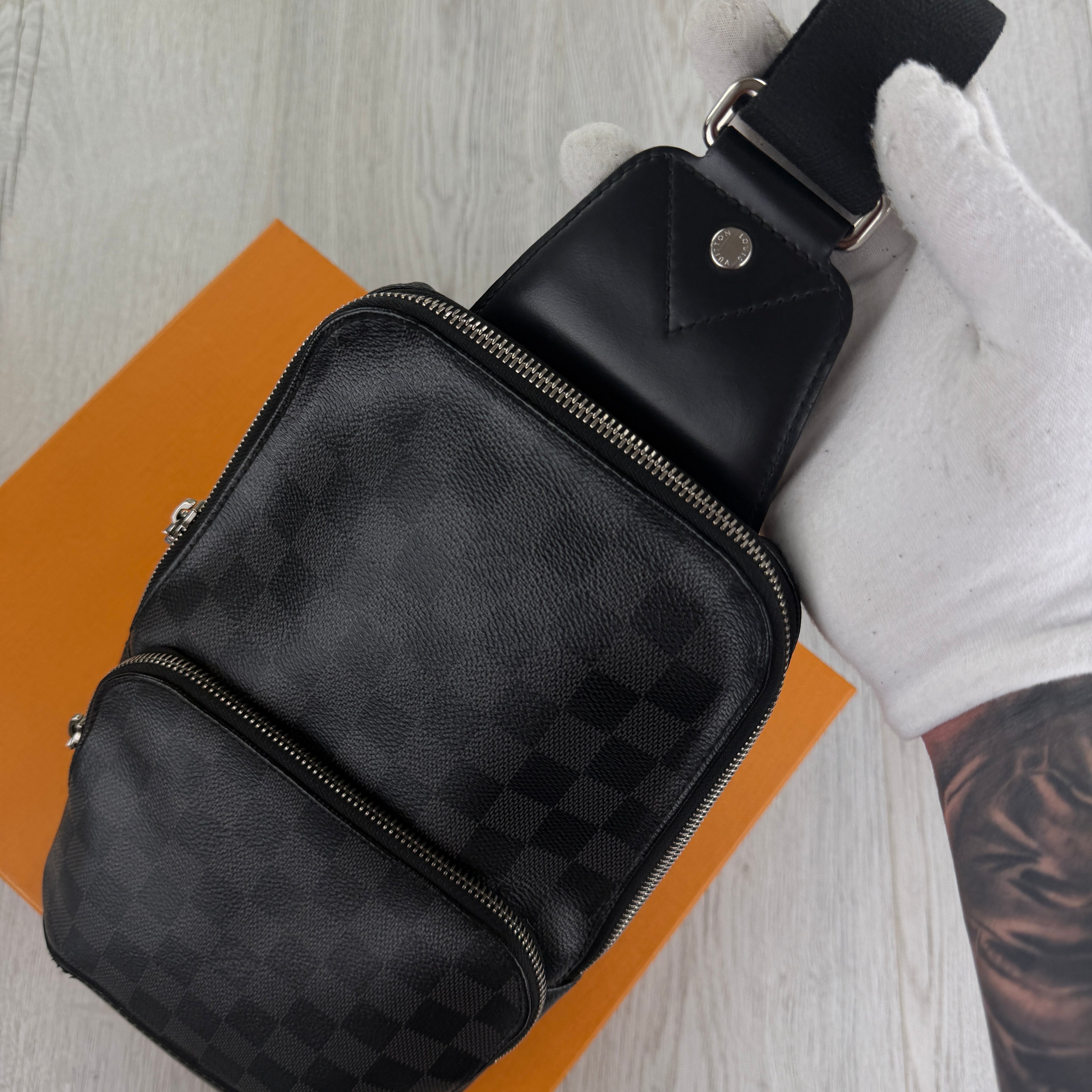 Louis Vuitton Men’s Damier Avenue Sling Side Bag