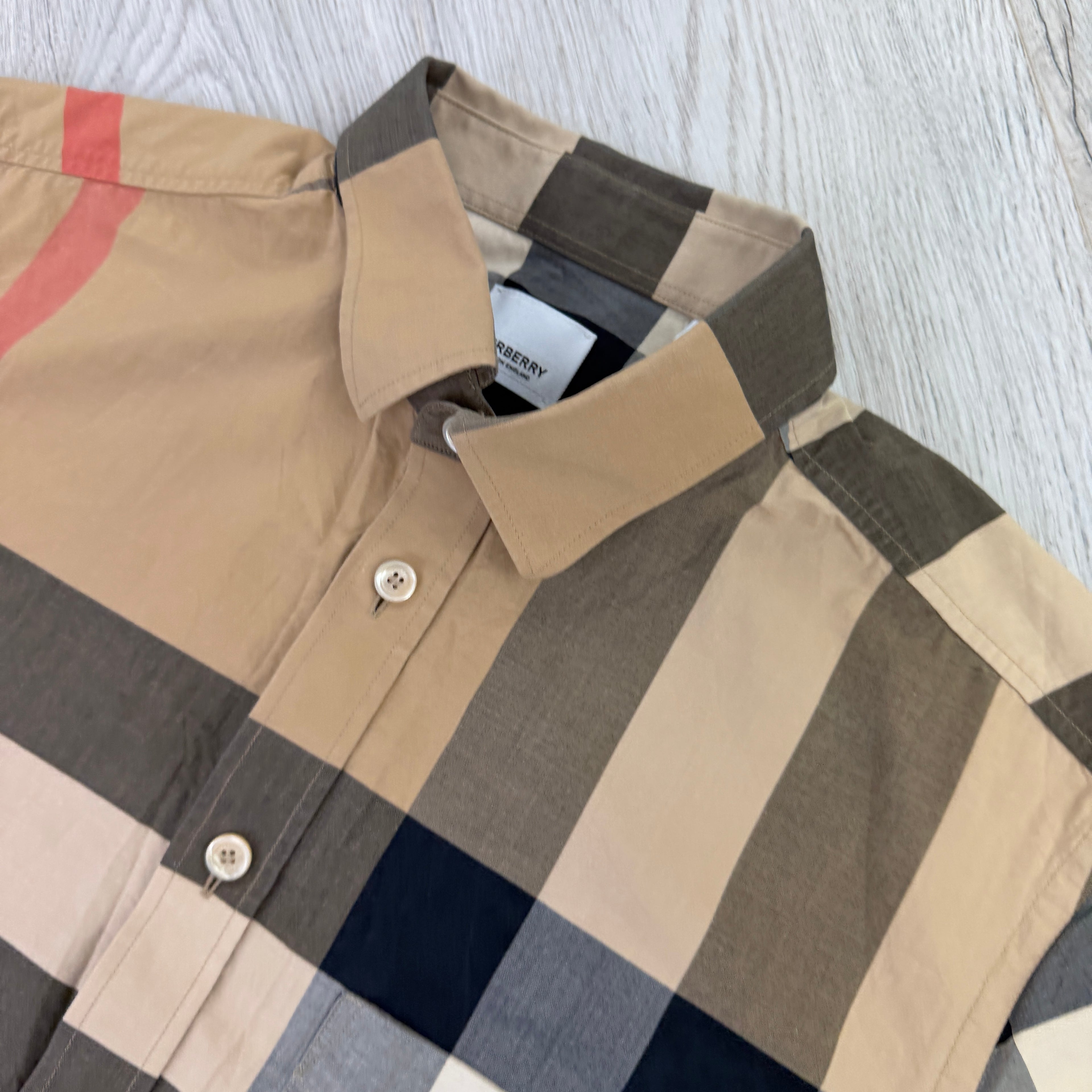 Burberry Men’s Button Up Short-sleeve Shirt - Medium