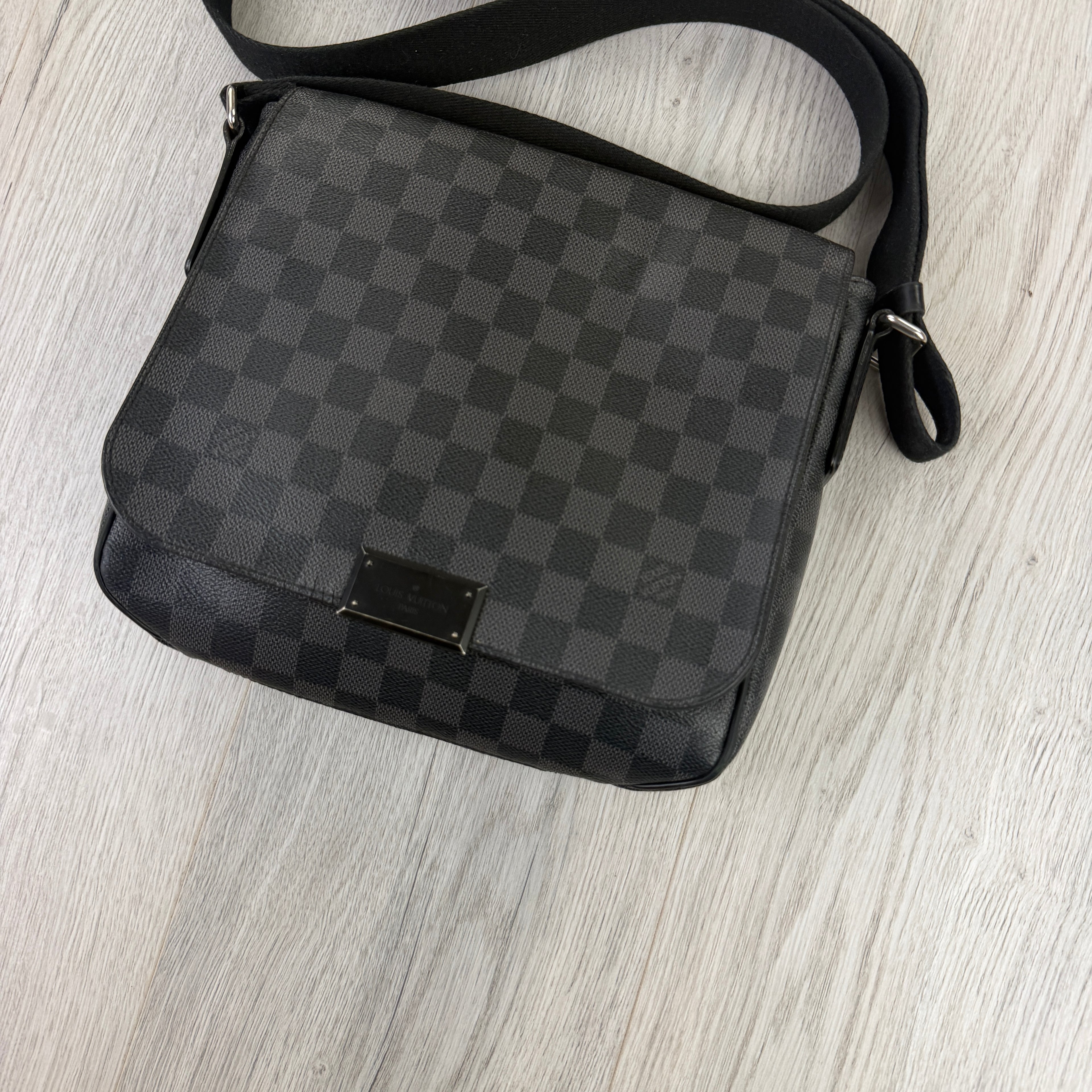 Louis Vuitton Men’s Black Damier Small Messenger Bag