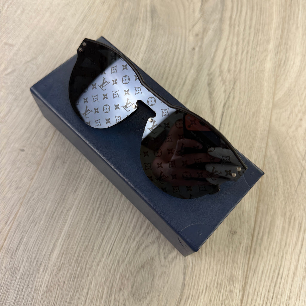 Louis Vuitton Men’s Black Waimea Monogram Rounded Sunglasses
