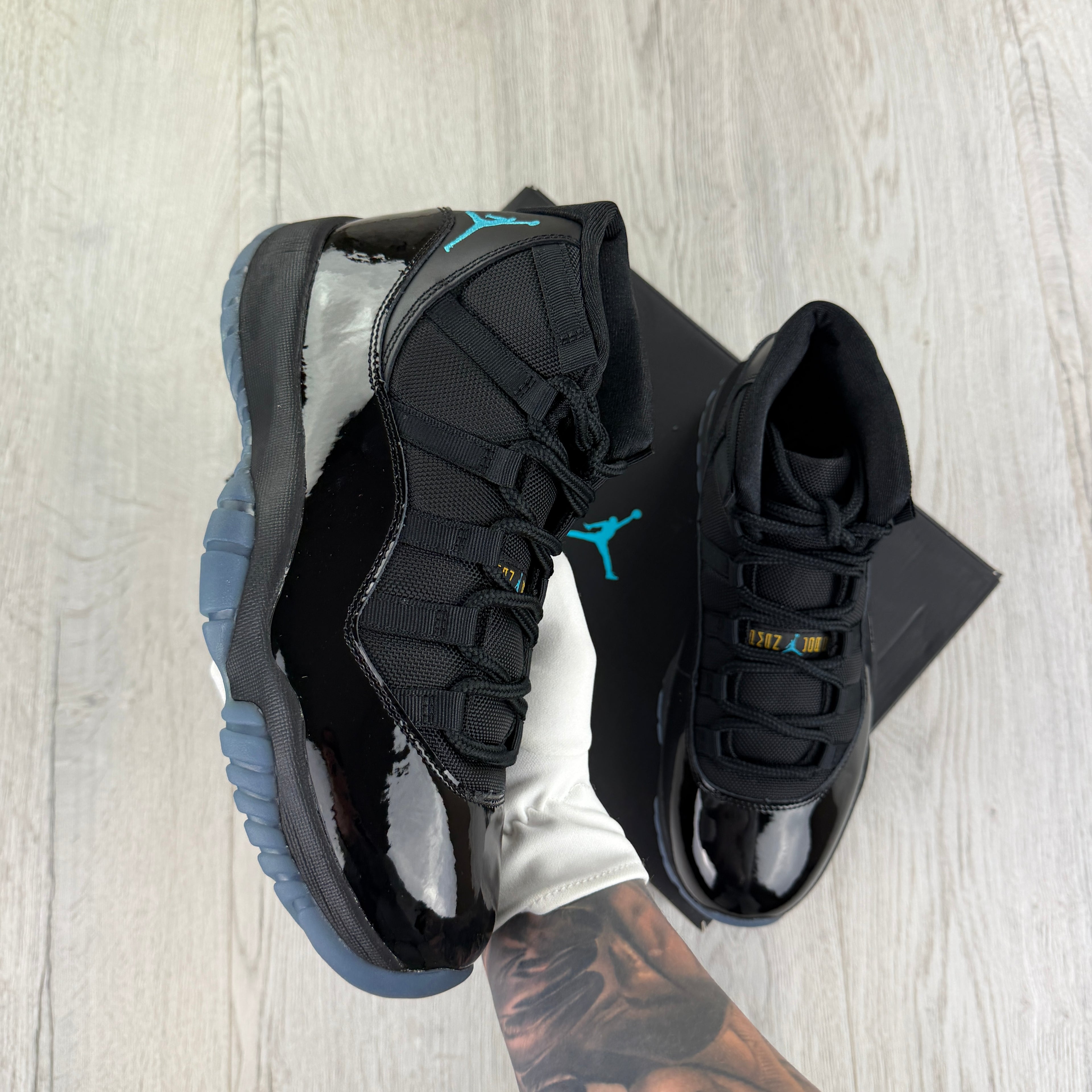 Jordan 11 Retro Black / Gamma Blue Trainers - Uk 9