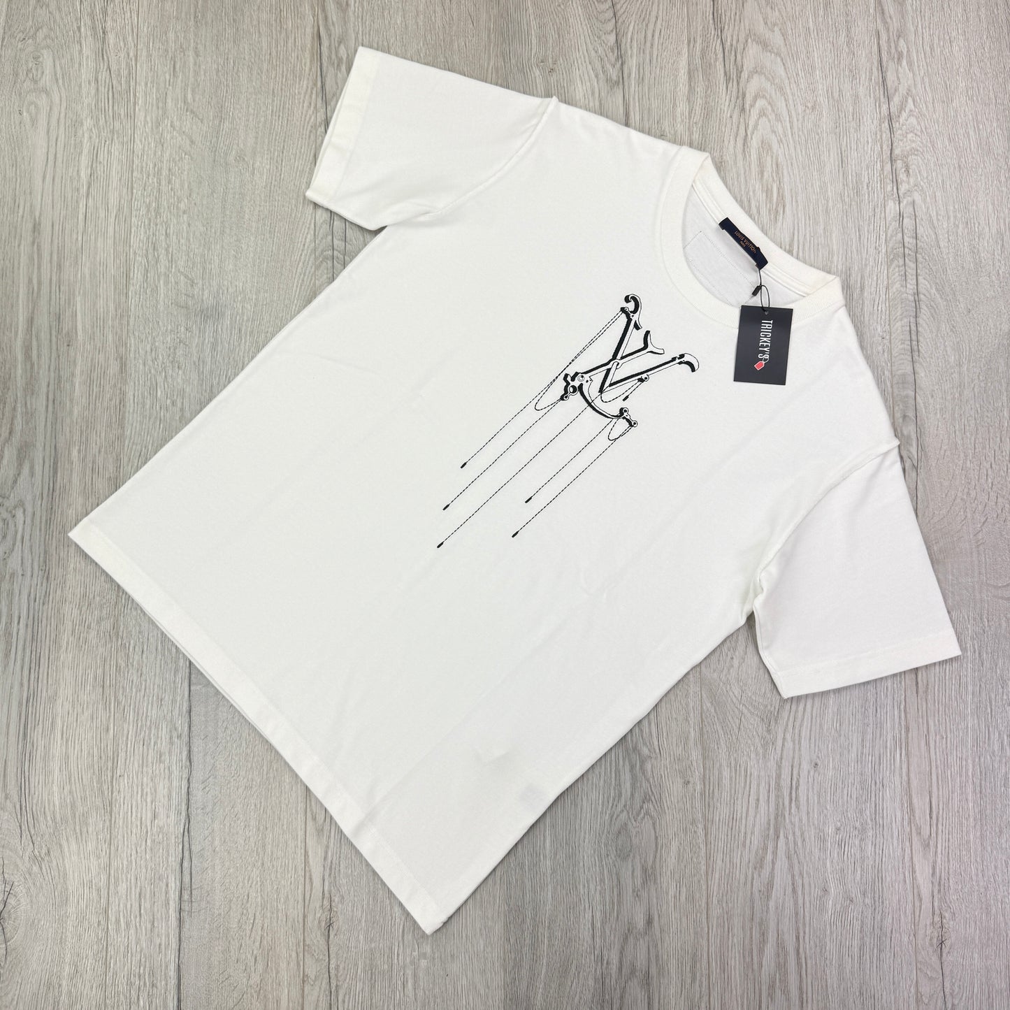 Louis Vuitton Men’s White Embroidered Pendant Logo T-Shirt - Small