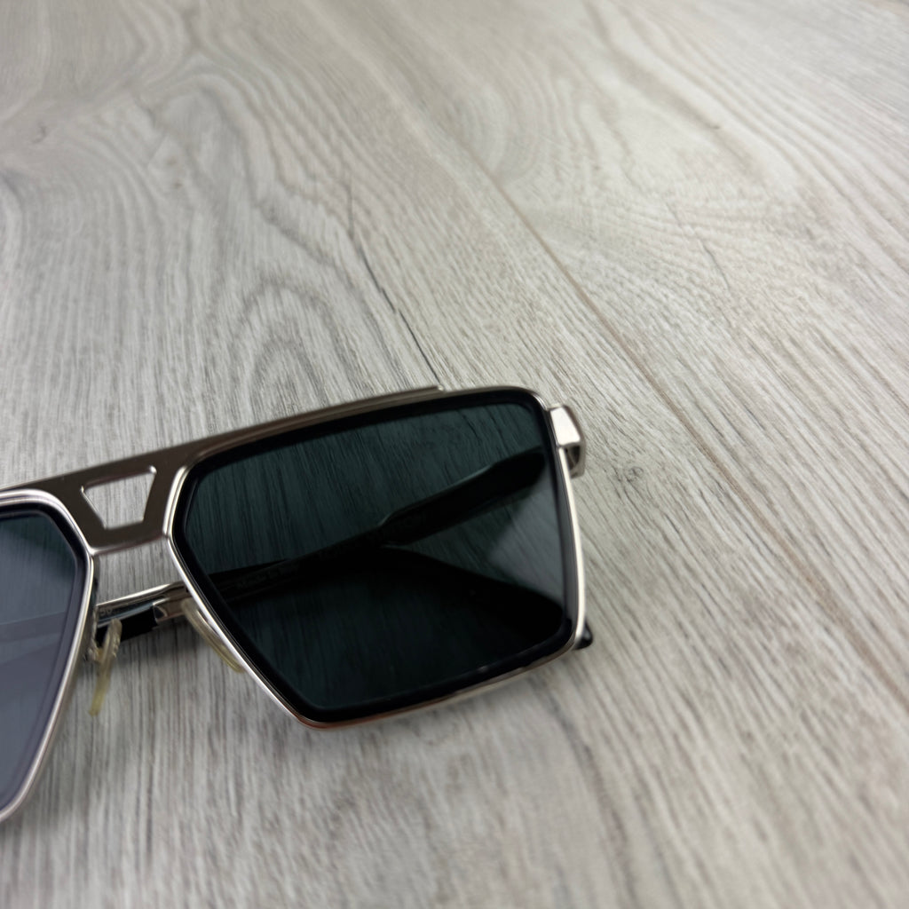 Louis Vuitton Men’s Black Silver Sunglasses