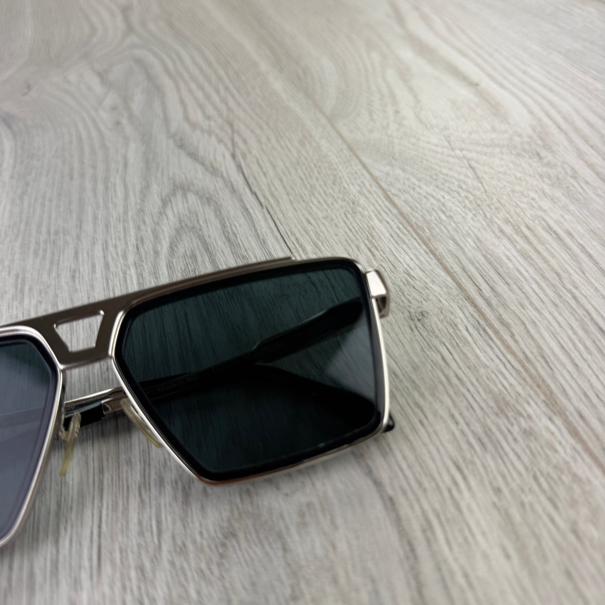 Louis Vuitton Men’s Black Silver Sunglasses