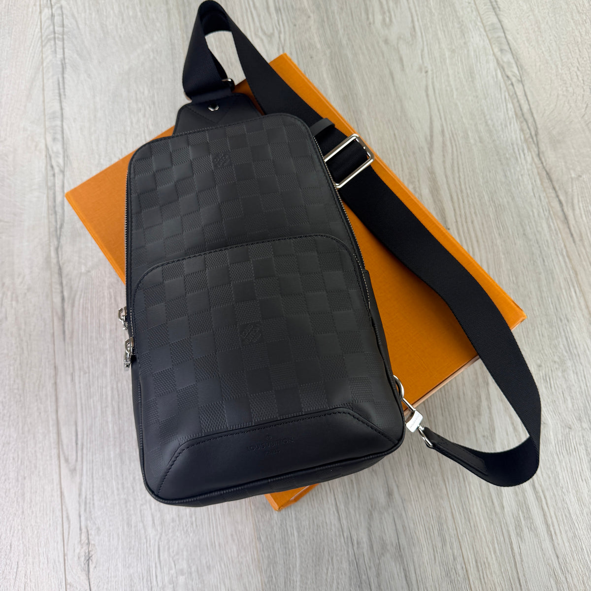 Louis Vuitton Men’s Damier Avenue Sling Side Bag