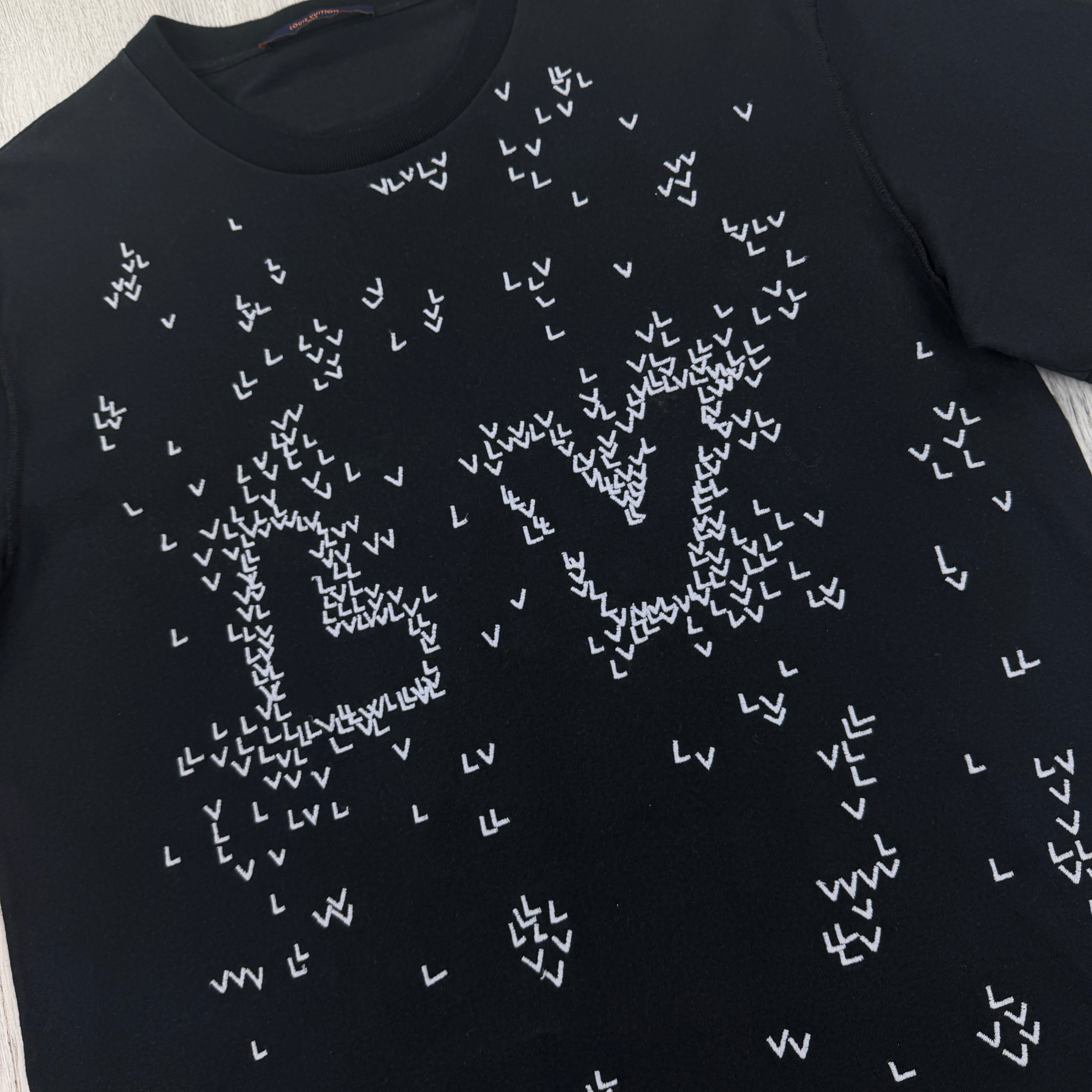 Louis Vuitton Men's LV Spread Embroidery Black T-Shirt - XL