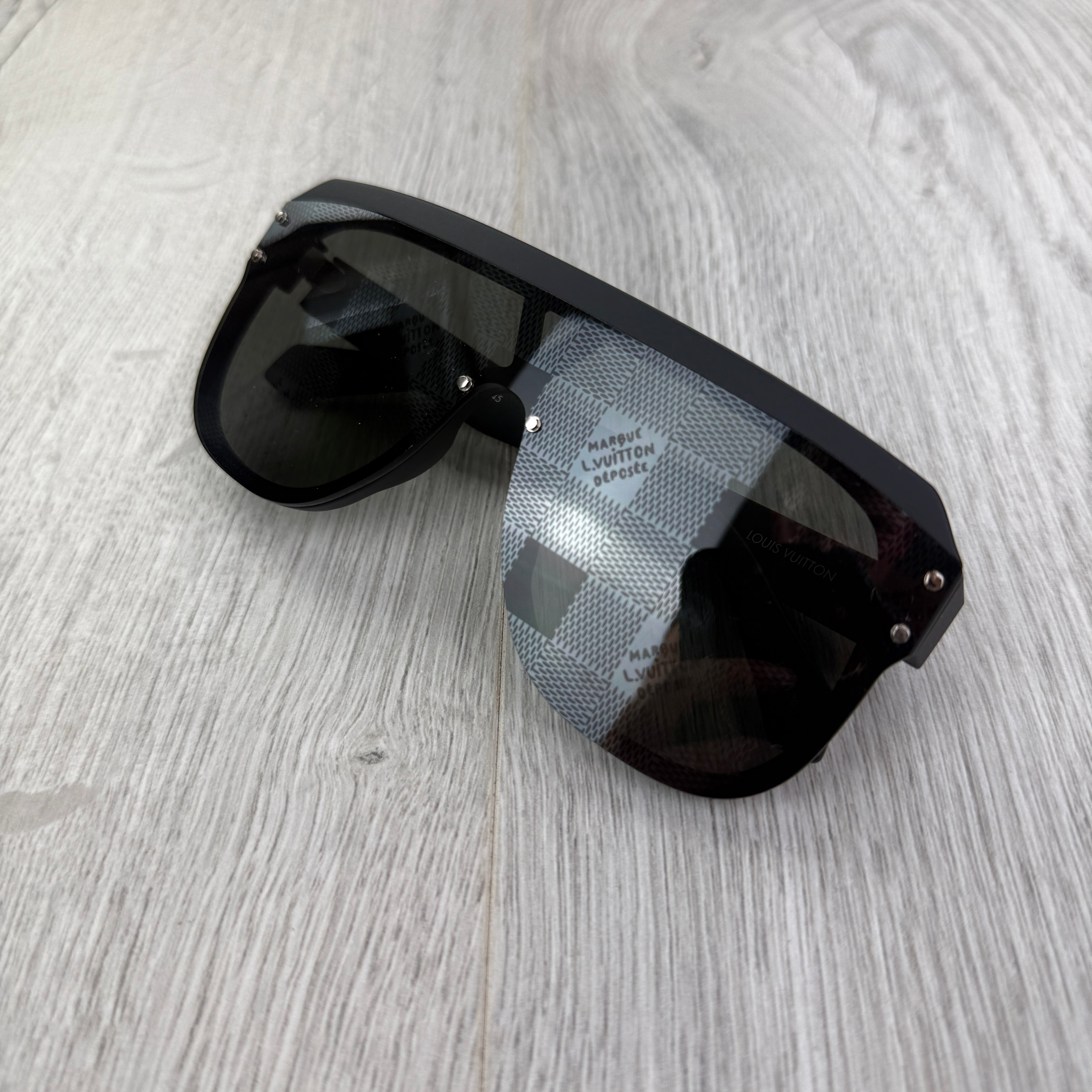 Louis Vuitton Men’s Black Waimea Mask Round Sunglasses