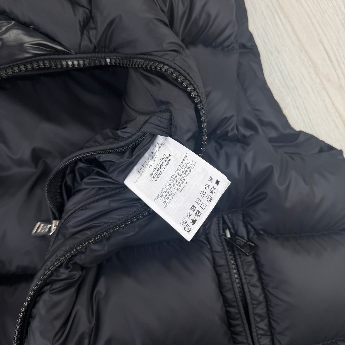 Moncler Men’s Black Montreuil Padded Bodywarmer With Hood - Size 4