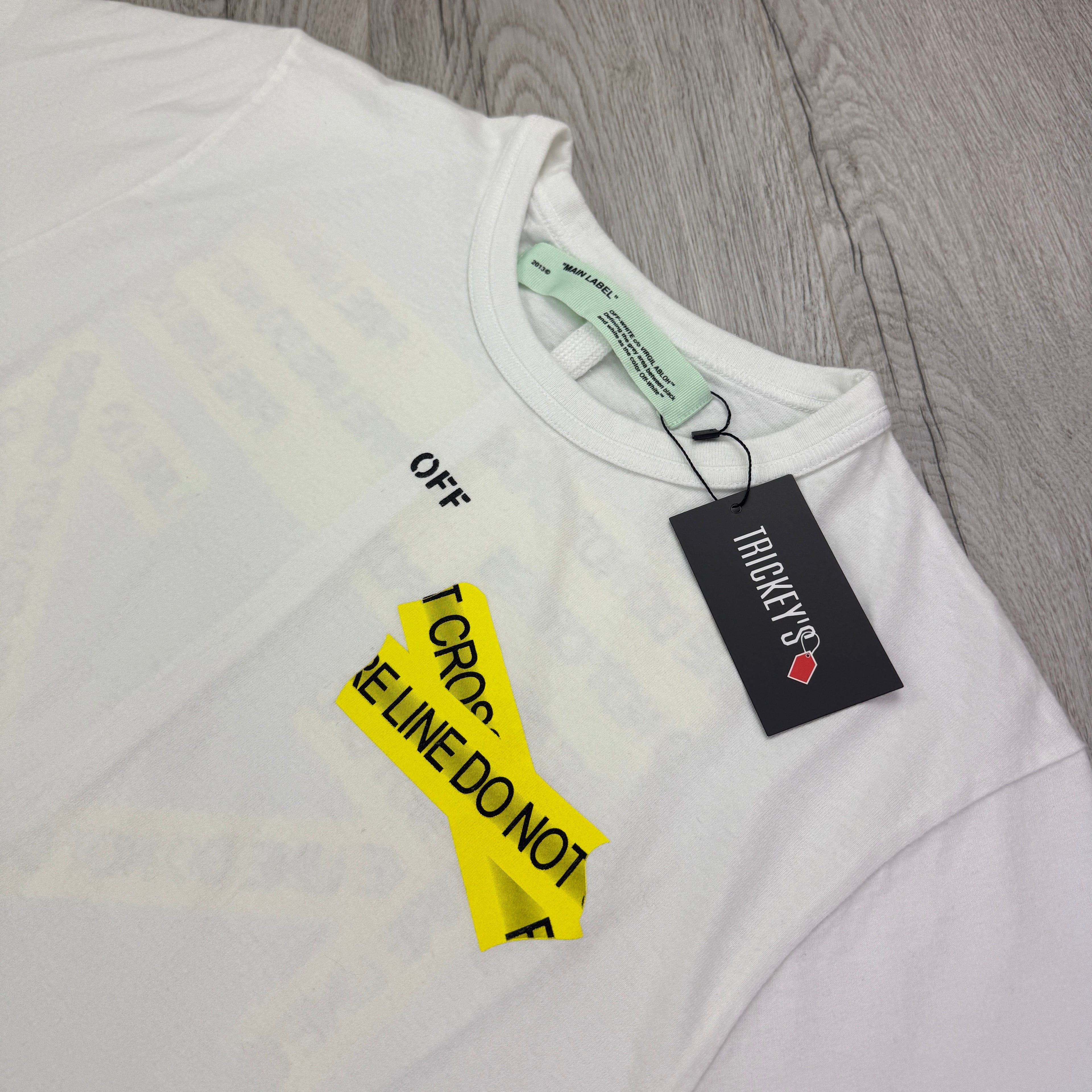 Off White Men’s Firetape Arrow White T-shirt - Small Oversized