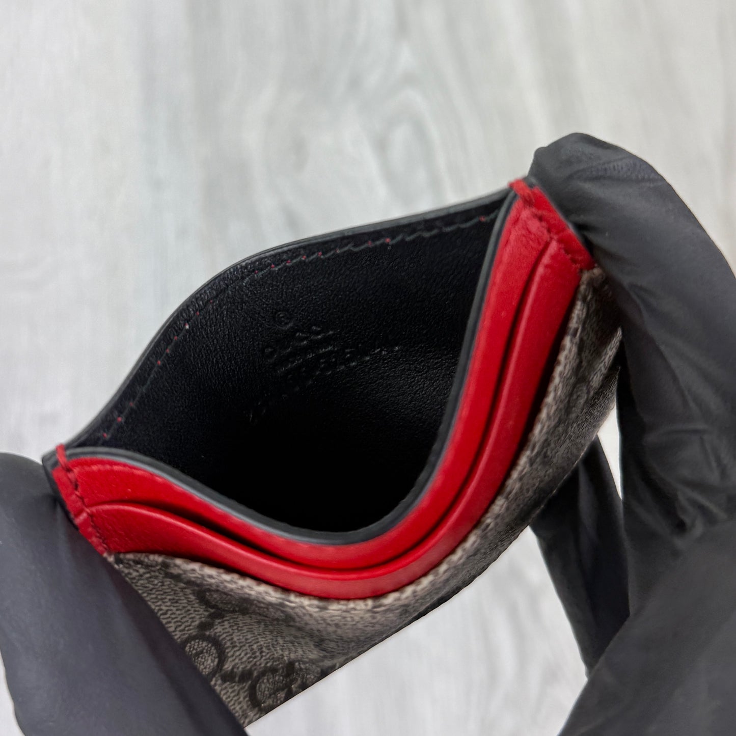 Gucci GG Interlocking Beige Card Holder Red Edition