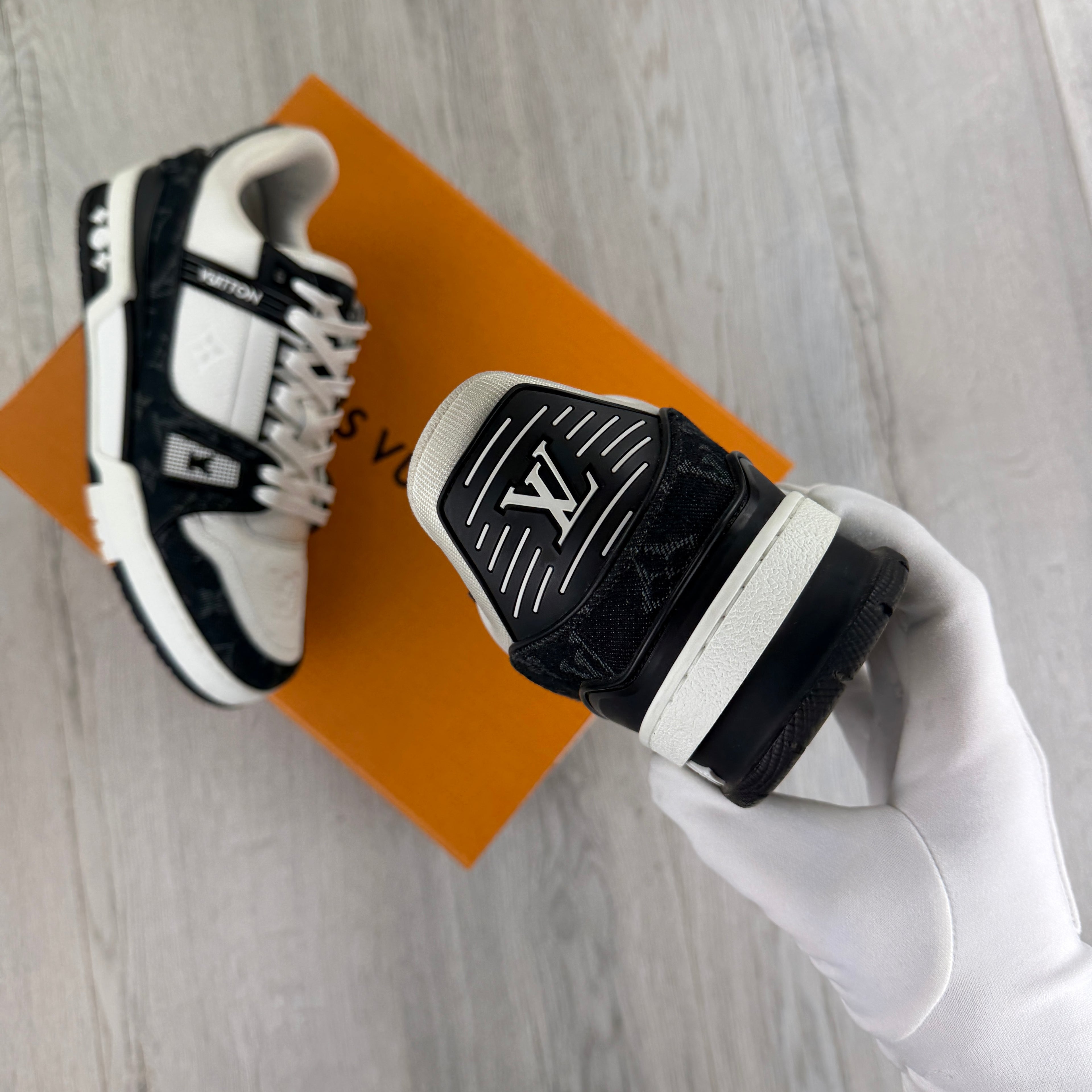 Louis Vuitton Men’s Black & White Low Trainers - Uk 6.5 (Fit 7.5)