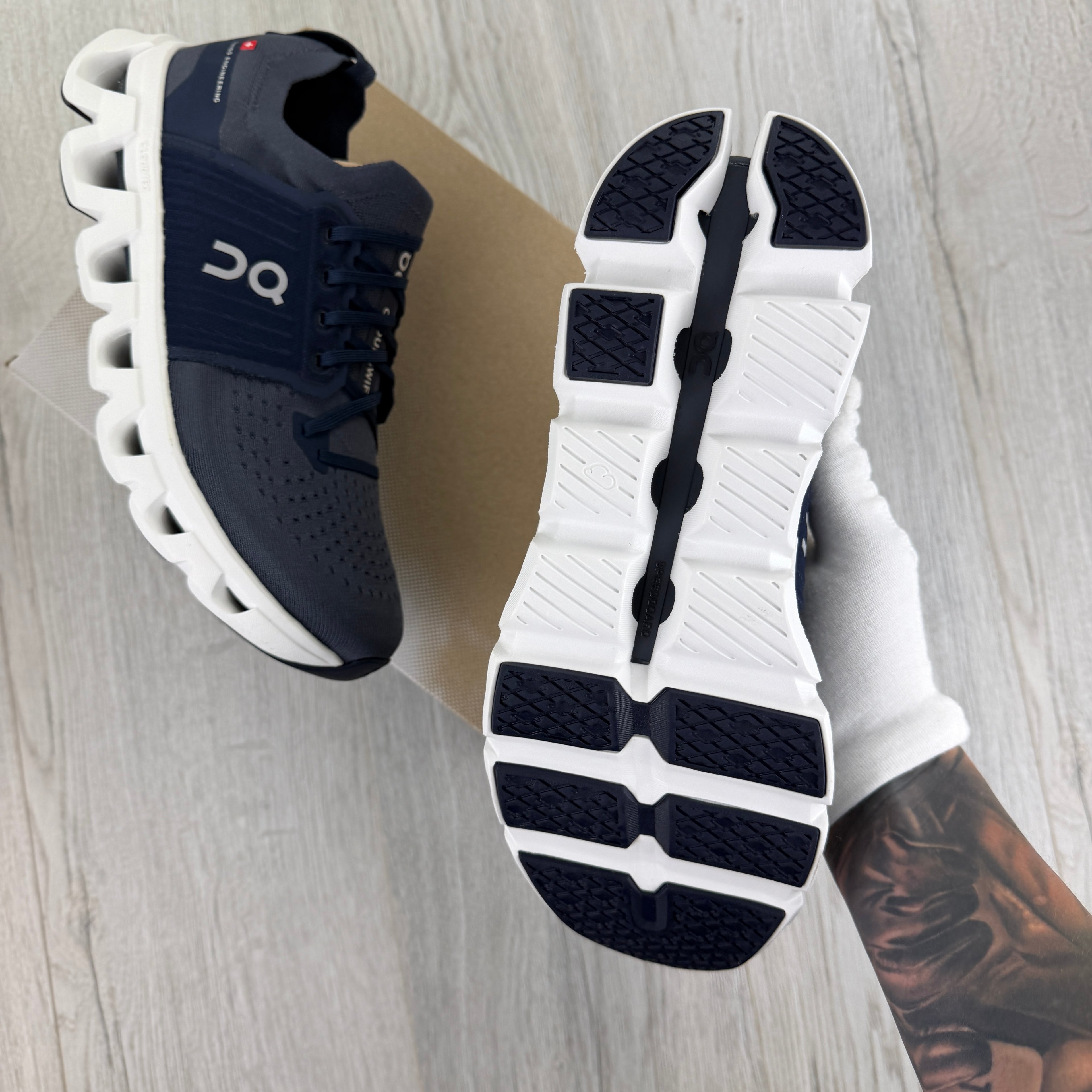 On Running Cloudswift 4 Navy Trainers