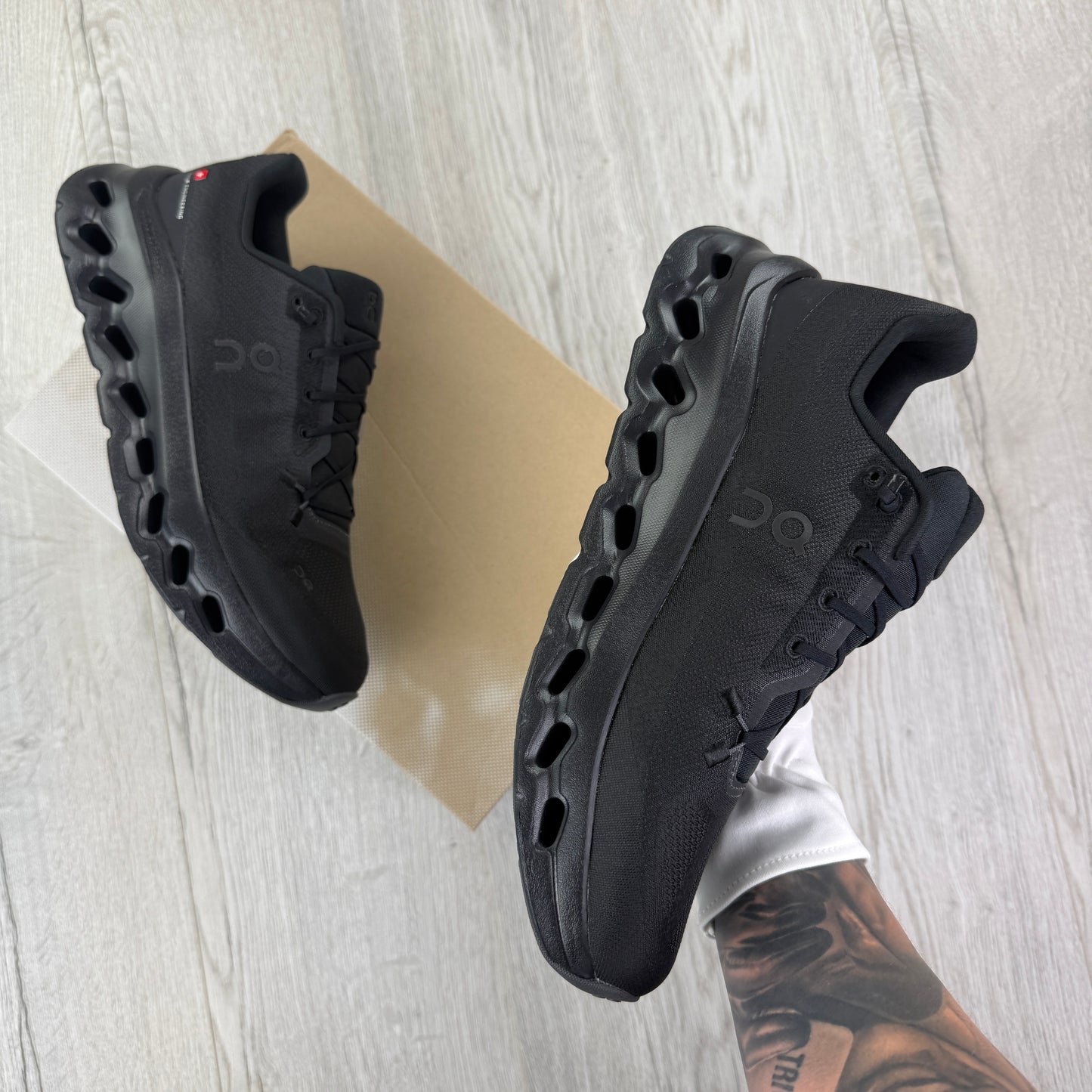 On Running Cloudtilt Black Trainers - Uk 9.5