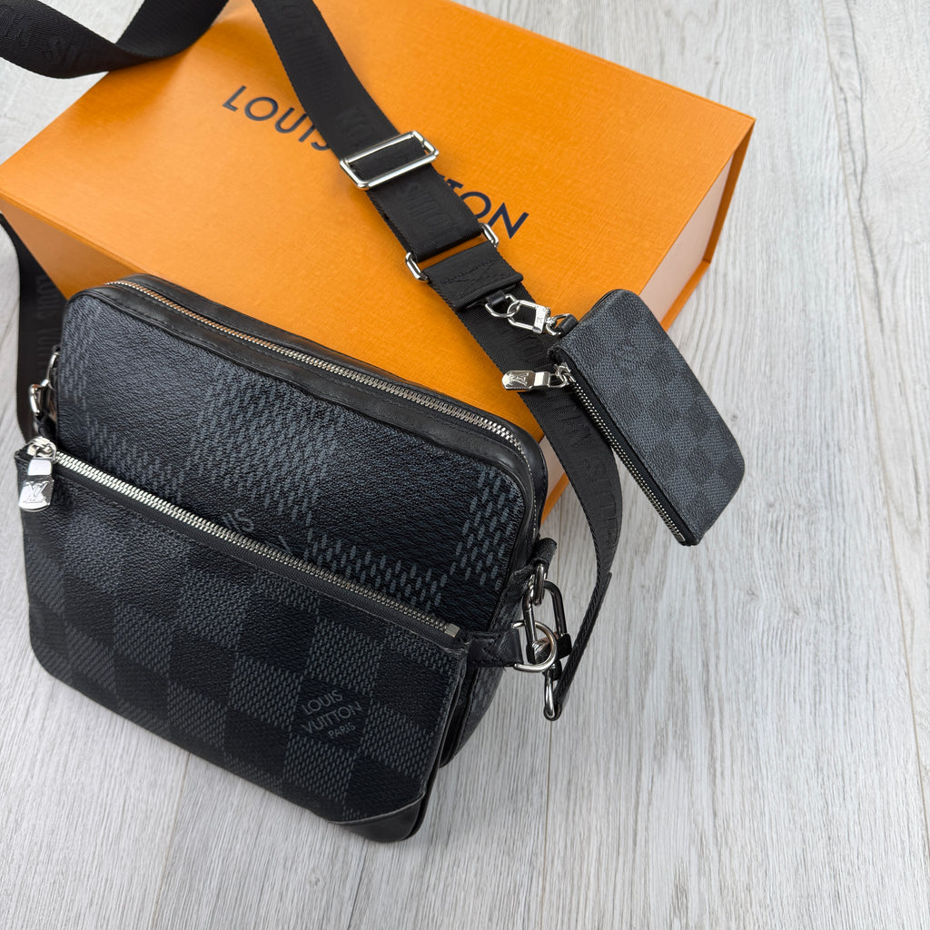 Louis Vuitton Men’s Damier Trio Messenger Bag