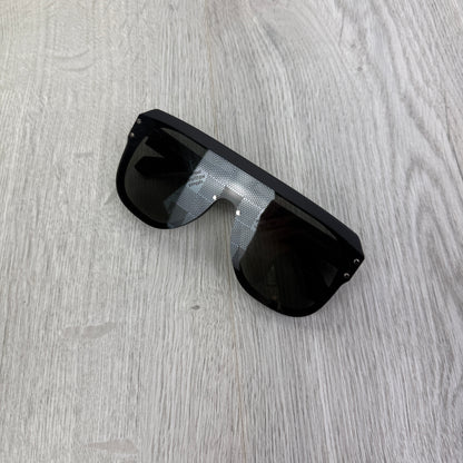 Louis Vuitton Men’s Black Waimea Mask Round Sunglasses
