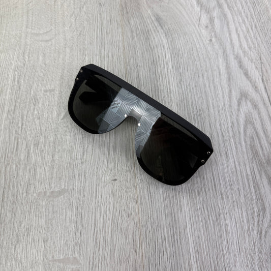 Louis Vuitton Men’s Black Waimea Mask Round Sunglasses