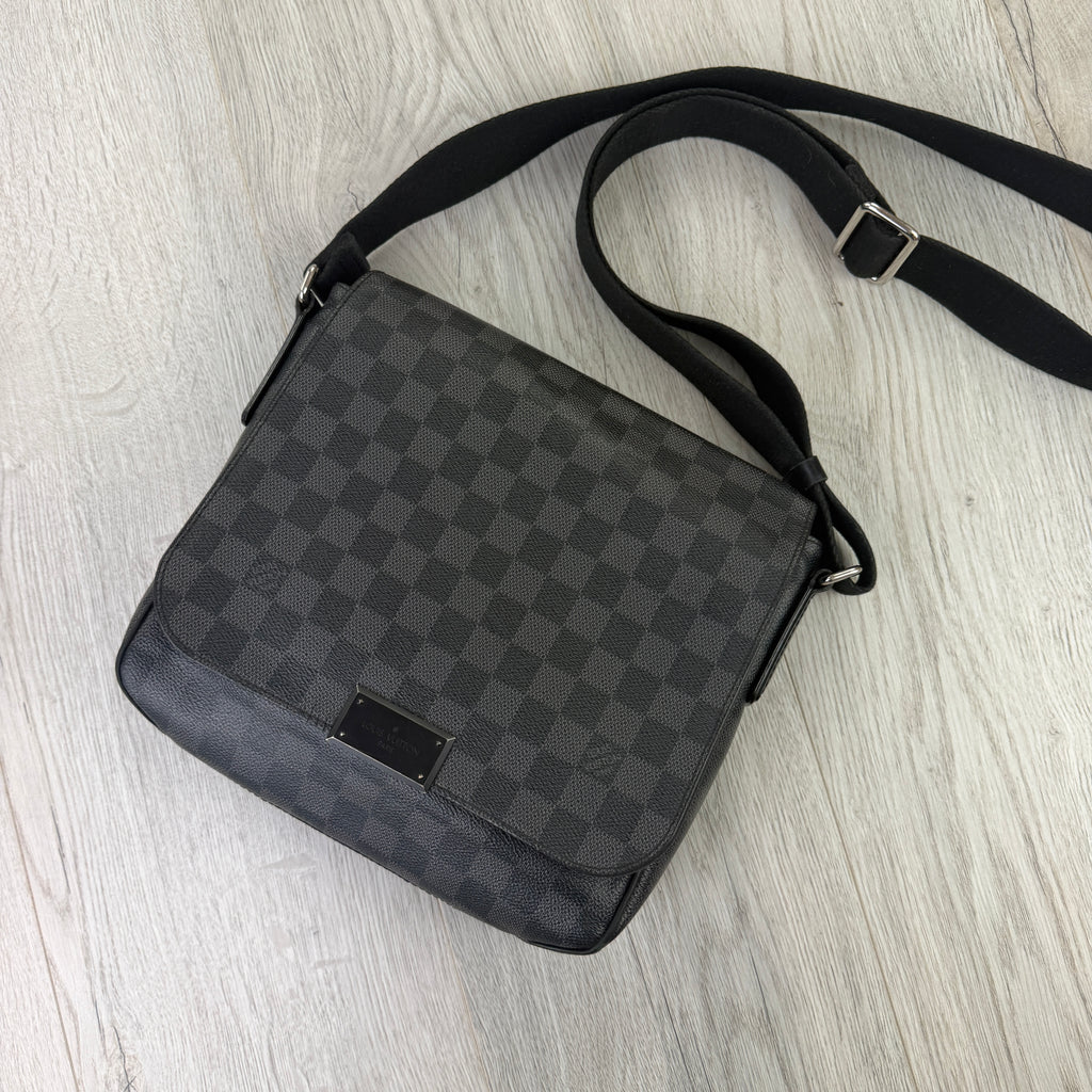 Louis Vuitton Men’s Black Damier Small Messenger Bag