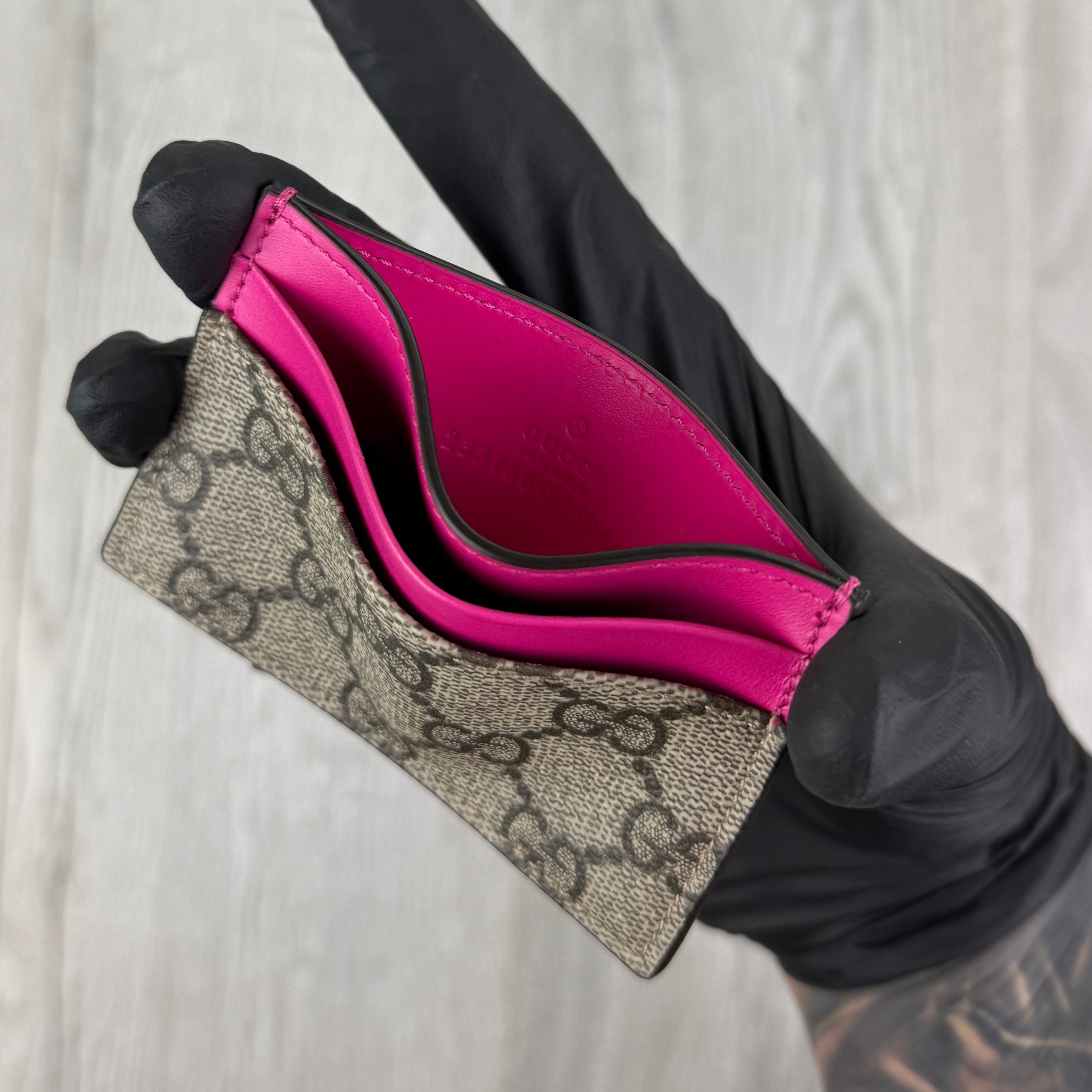 Gucci GG Interlocking Beige Card Holder Pink Edition