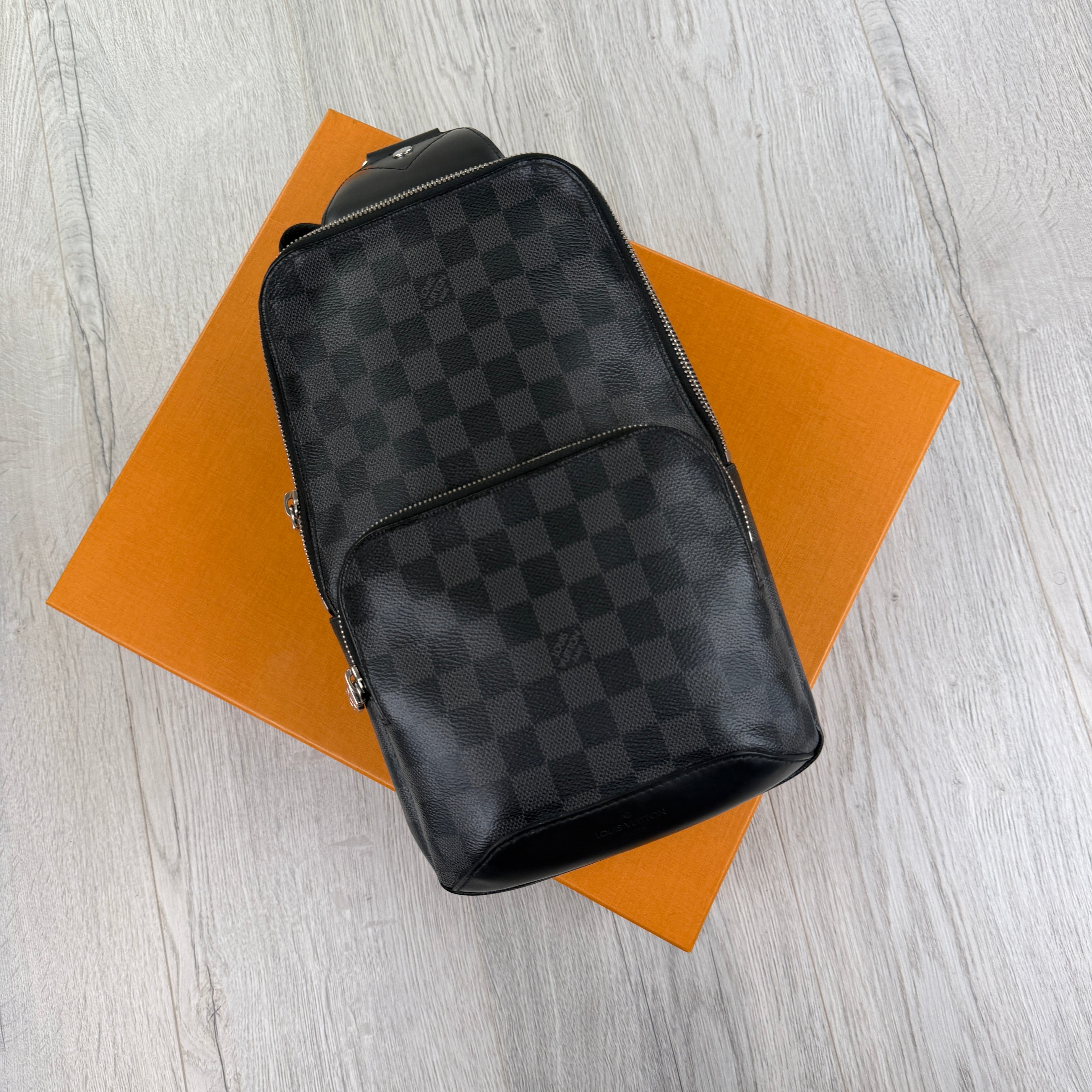 Louis Vuitton Men’s Damier Avenue Sling Side Bag