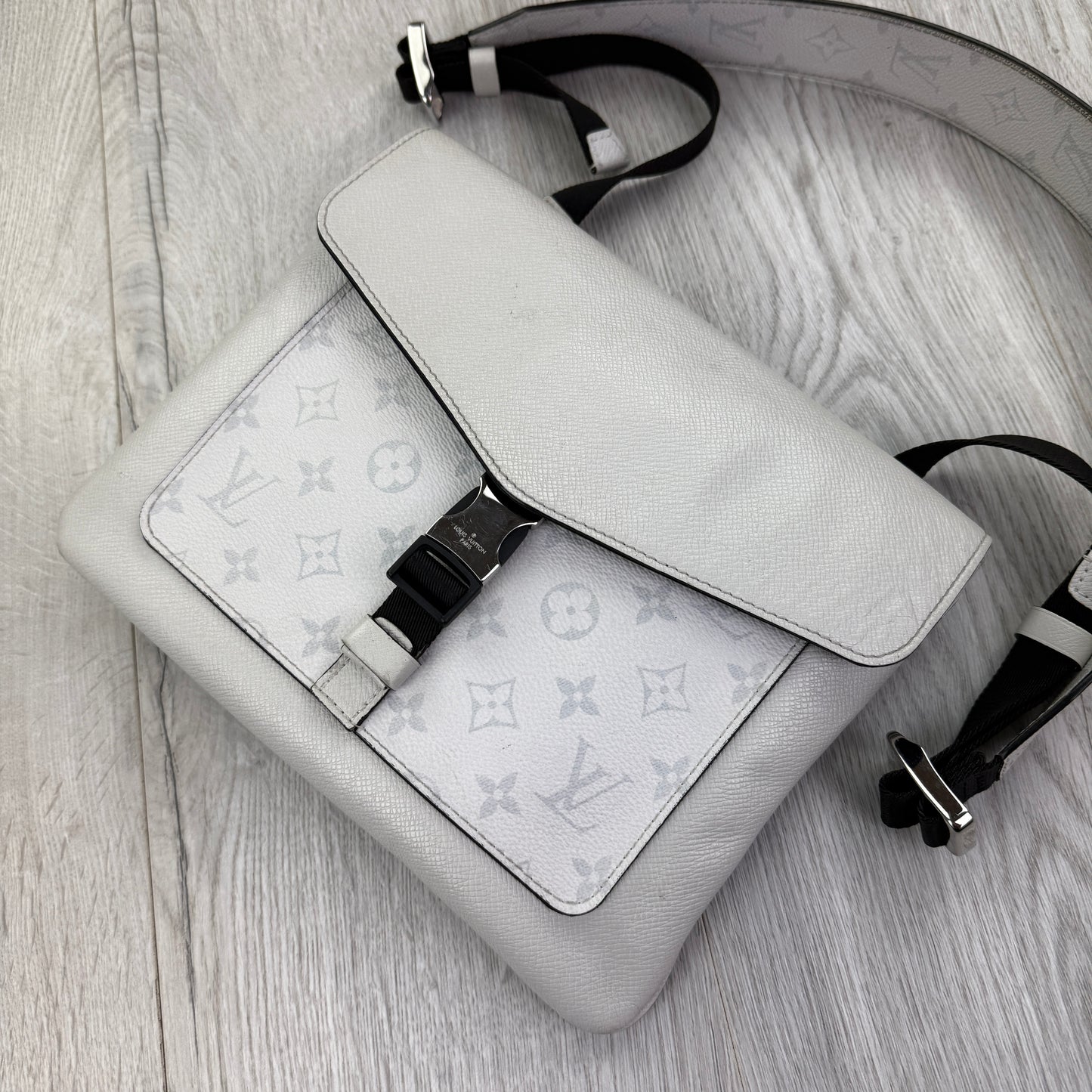 Louis Vuitton 2020 Taigarama Outdoor Flap White Messenger Bag