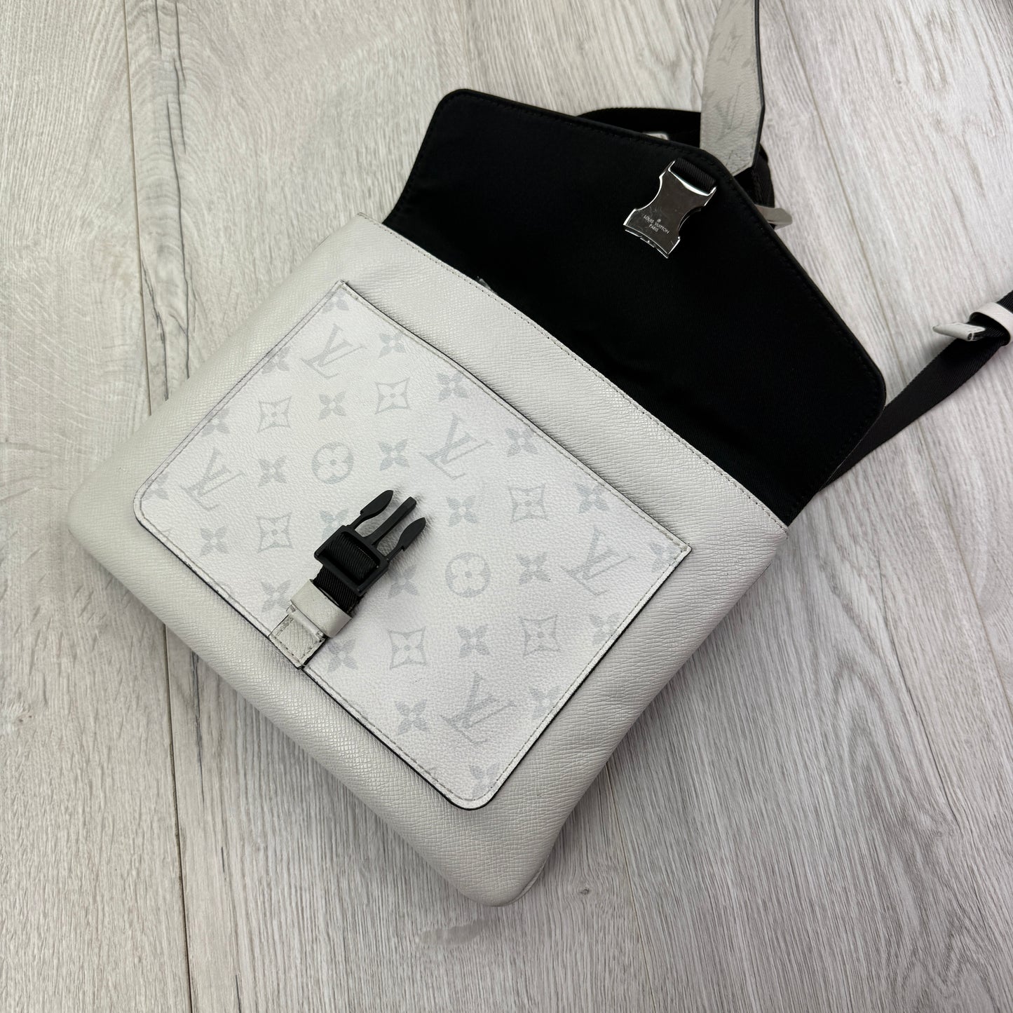 Louis Vuitton 2020 Taigarama Outdoor Flap White Messenger Bag