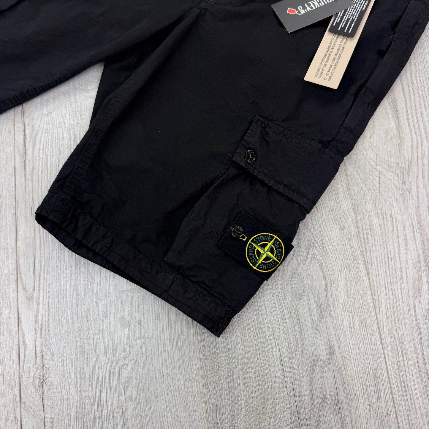 Stone Island Men’s Black Cargo Shorts - Uk 32