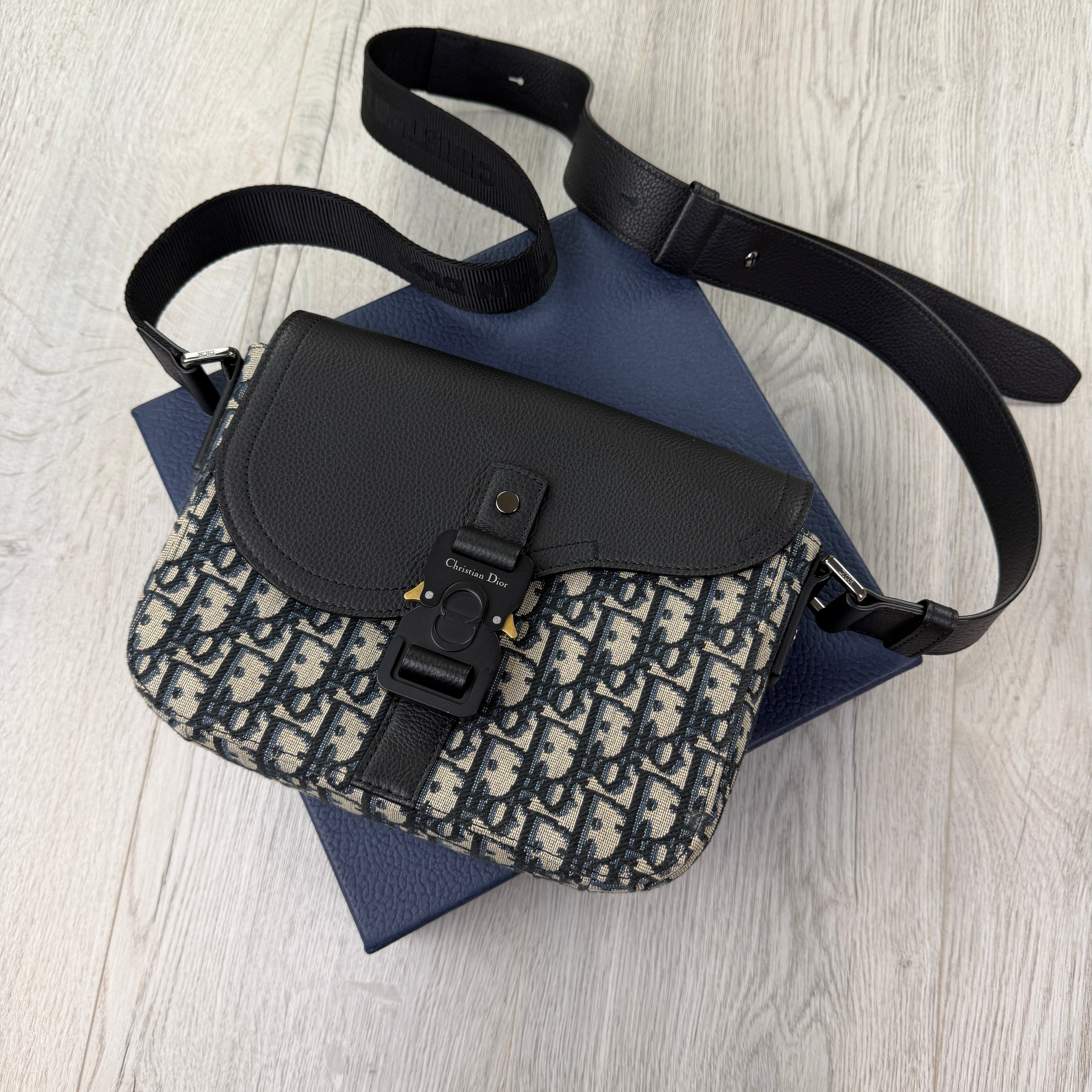 Christian Dior Men’s Beige & Black Oblique Messenger Saddle Bag With Strap