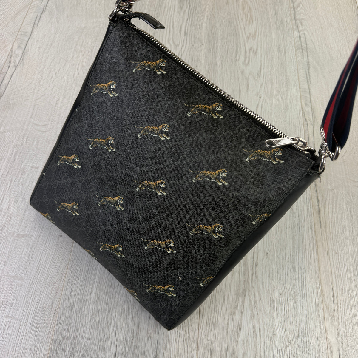 Gucci Men’s Large GG Supreme Tigers Messenger Bag
