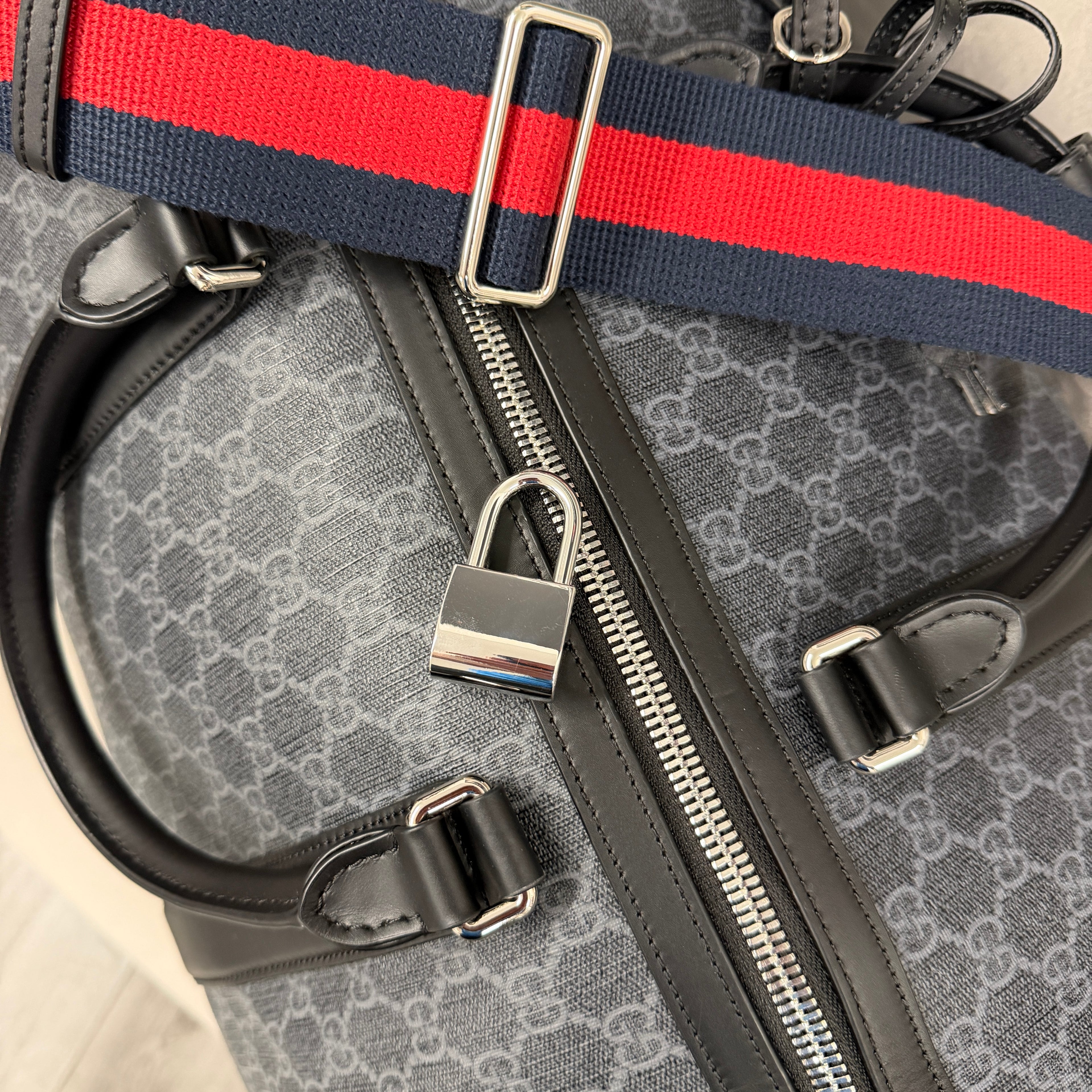 Gucci Mens Large GG Supreme Duffle Bag