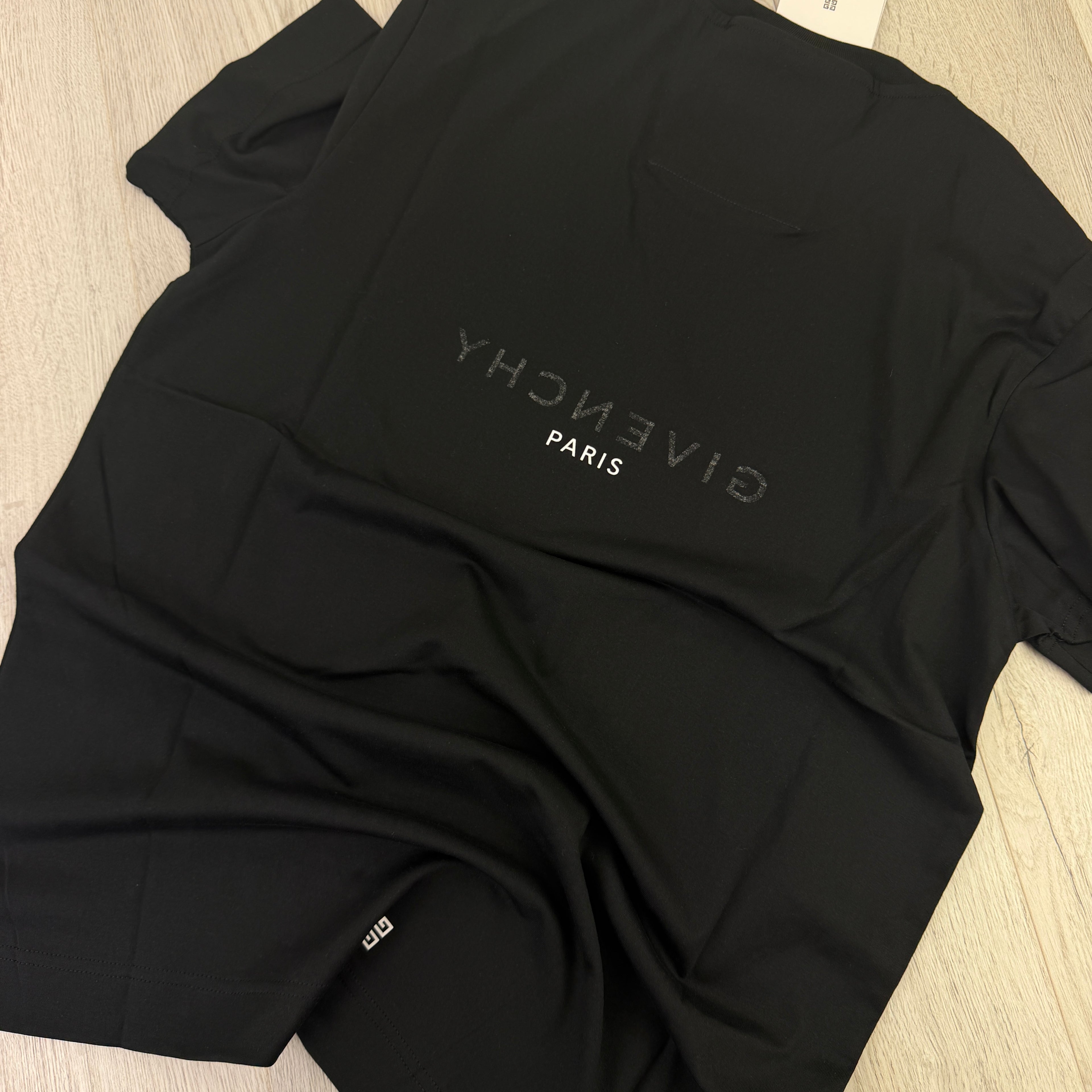 Givenchy Men’s Black T-shirt -