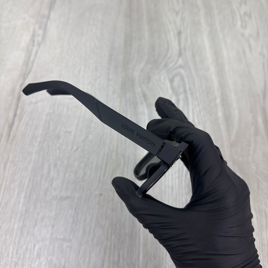 Louis Vuitton Men’s Black Waimea Mask Round Sunglasses