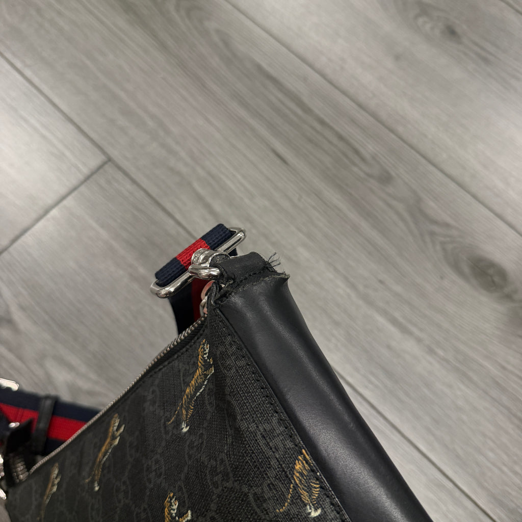 Gucci Men’s Large GG Supreme Tigers Messenger Bag