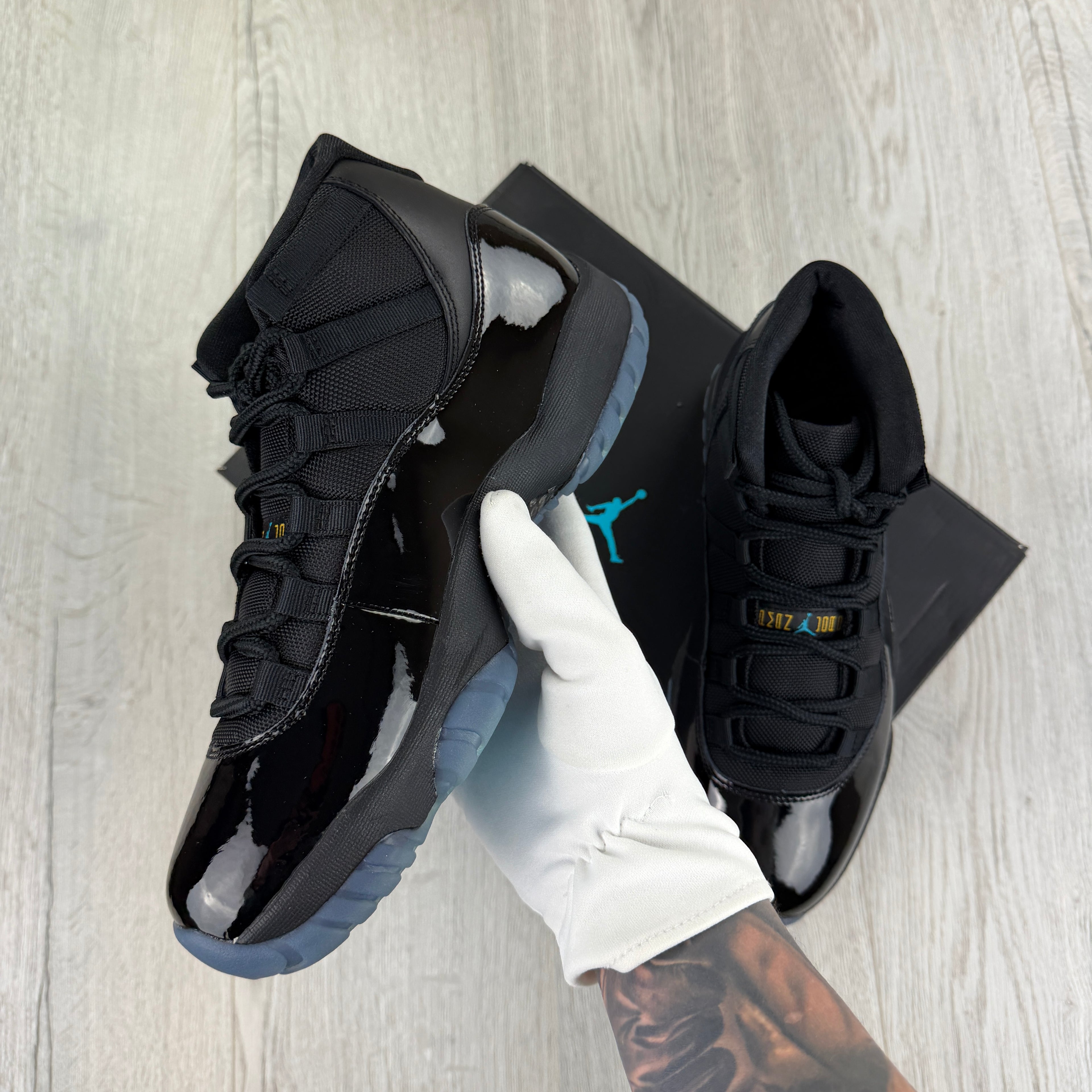 Jordan 11 Retro Black / Gamma Blue Trainers - Uk 9