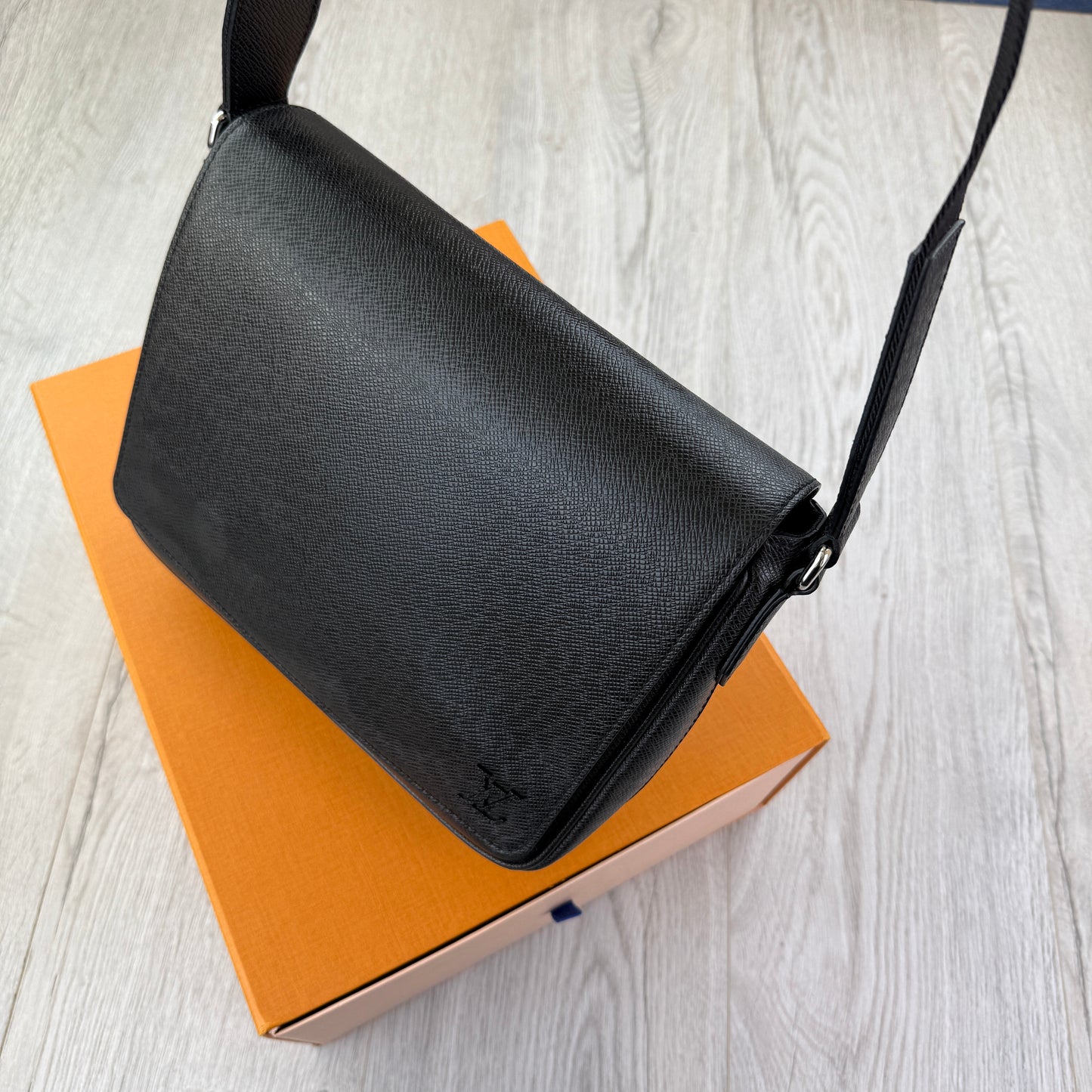 Louis Vuitton Men’s Black Distric PM Messenger Bag