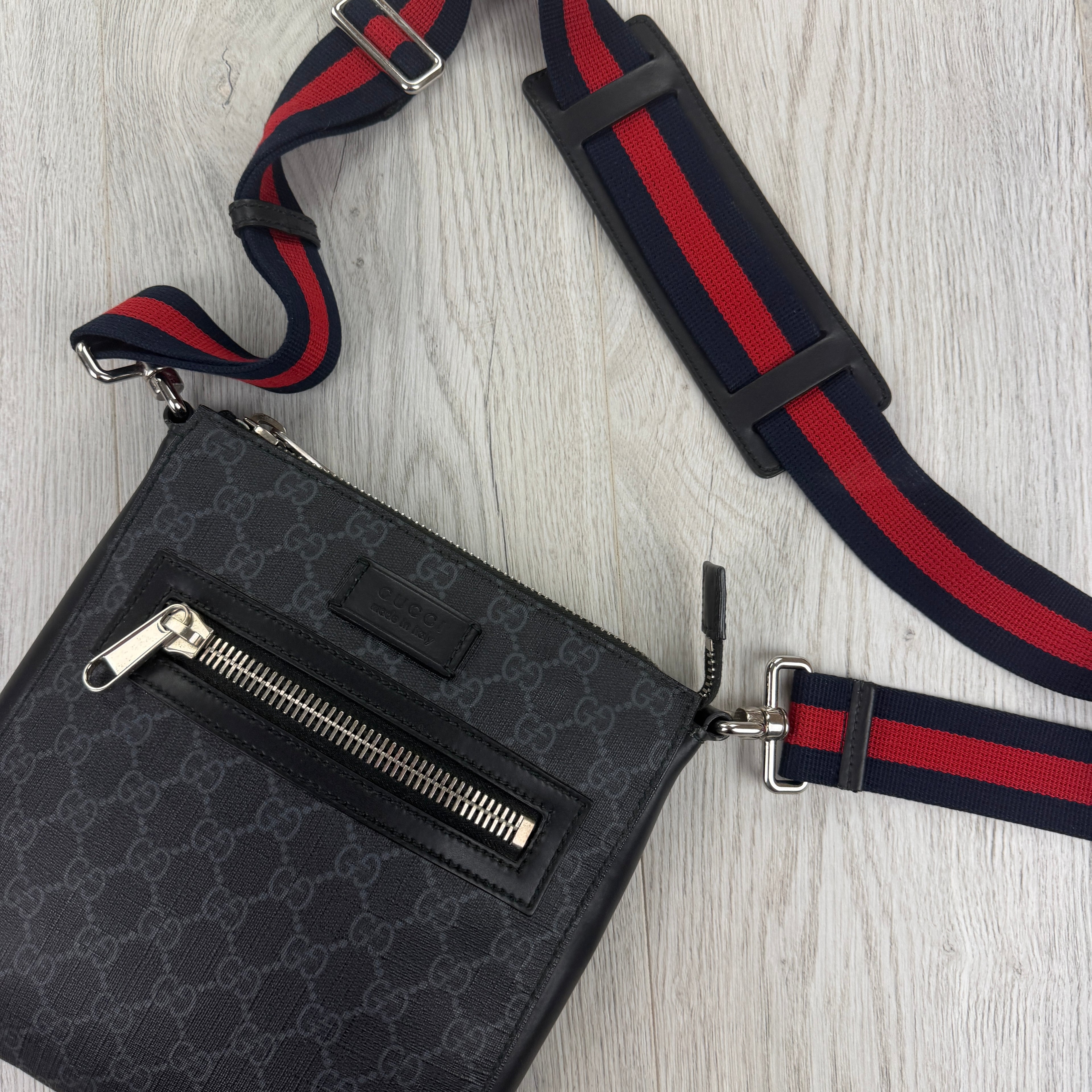 Gucci Messenger Men’s GG Black Small Side Big