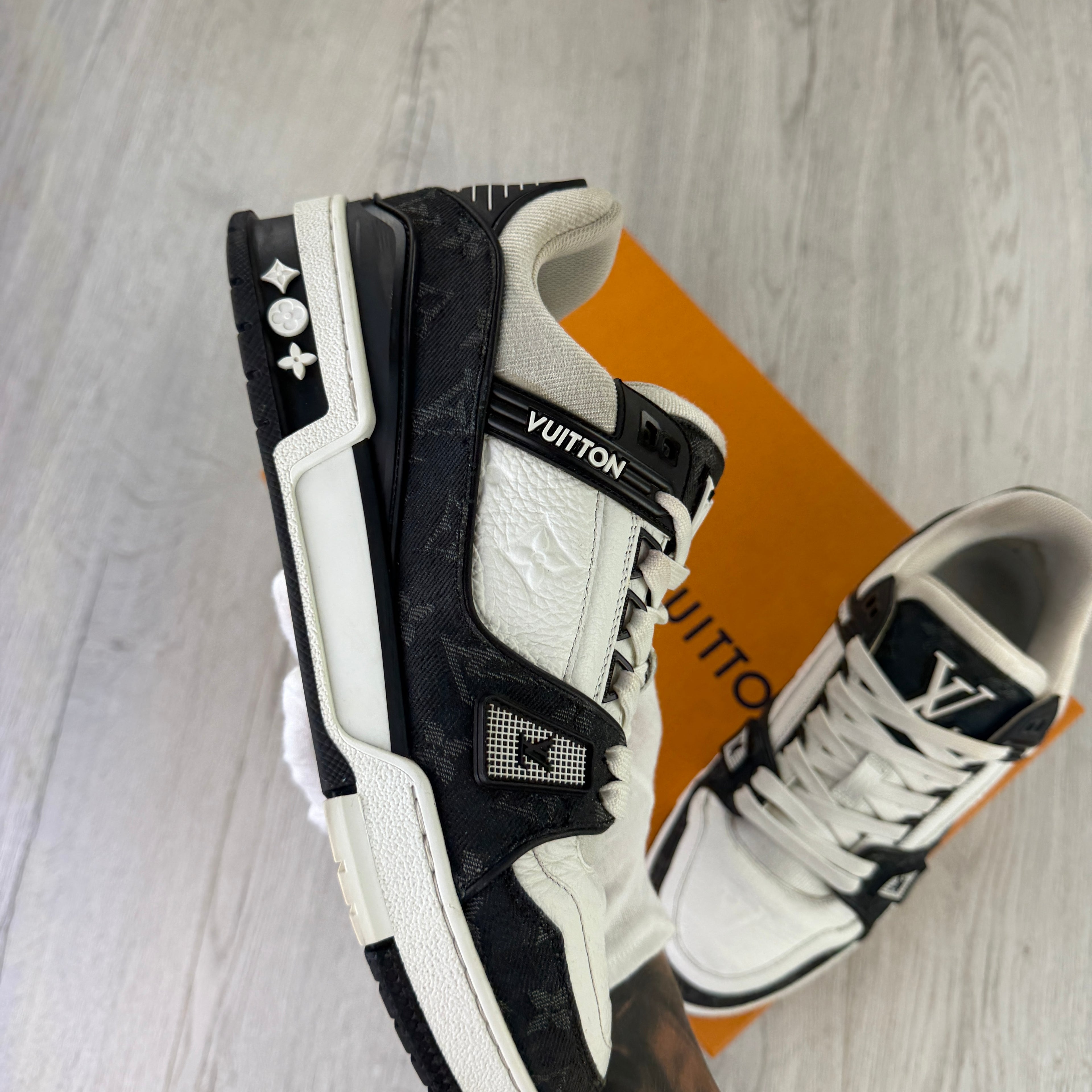 Louis Vuitton Men’s Black & White Low Trainers - Uk 6 (Fit 7)