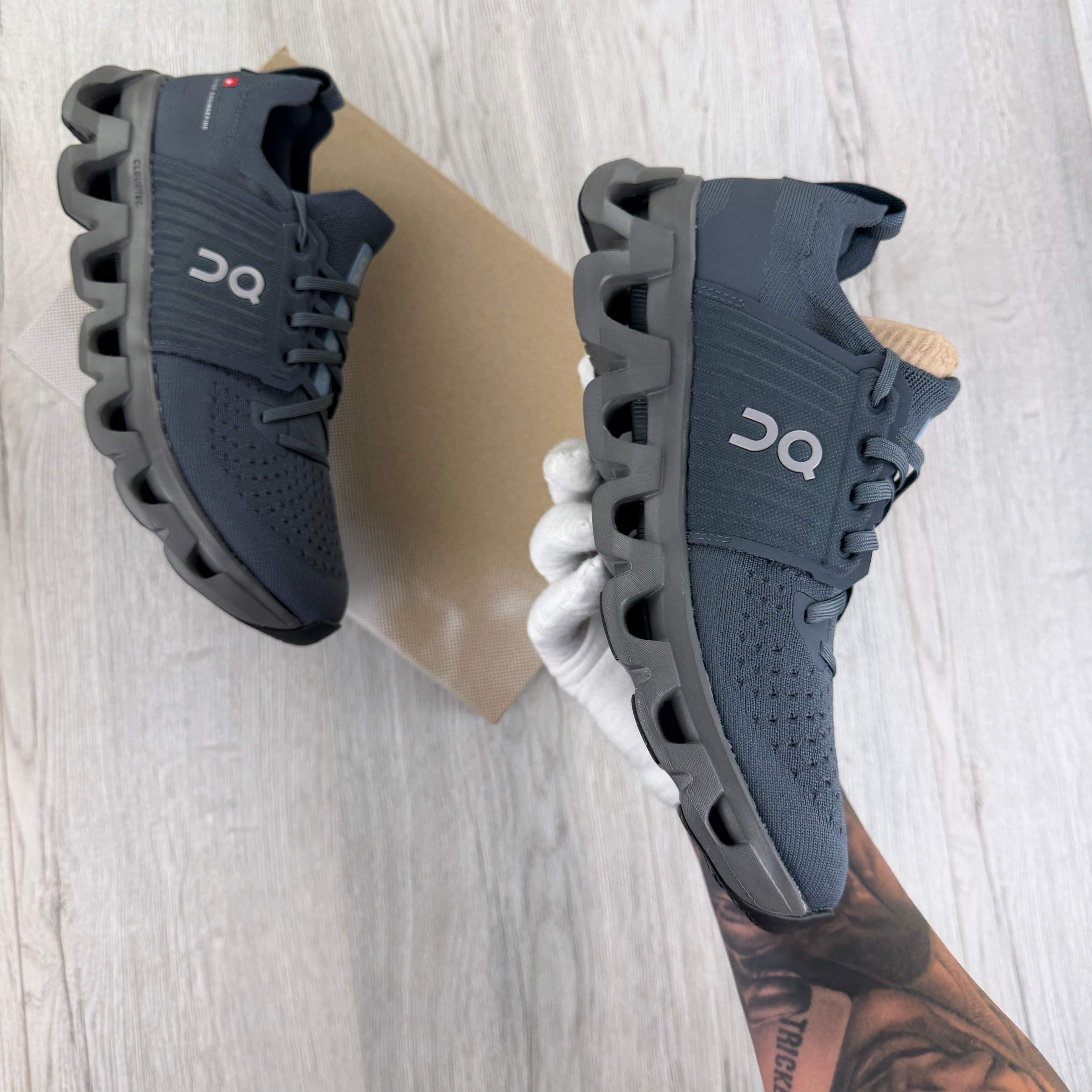 On Running Cloudswift 4 Navy Trainers