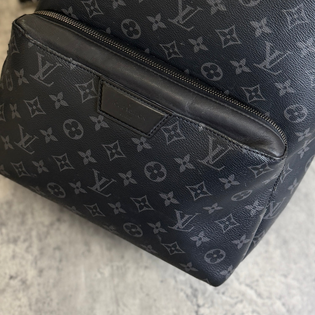 Louis Vuitton Men’s Black Monogram Discovery Backpack