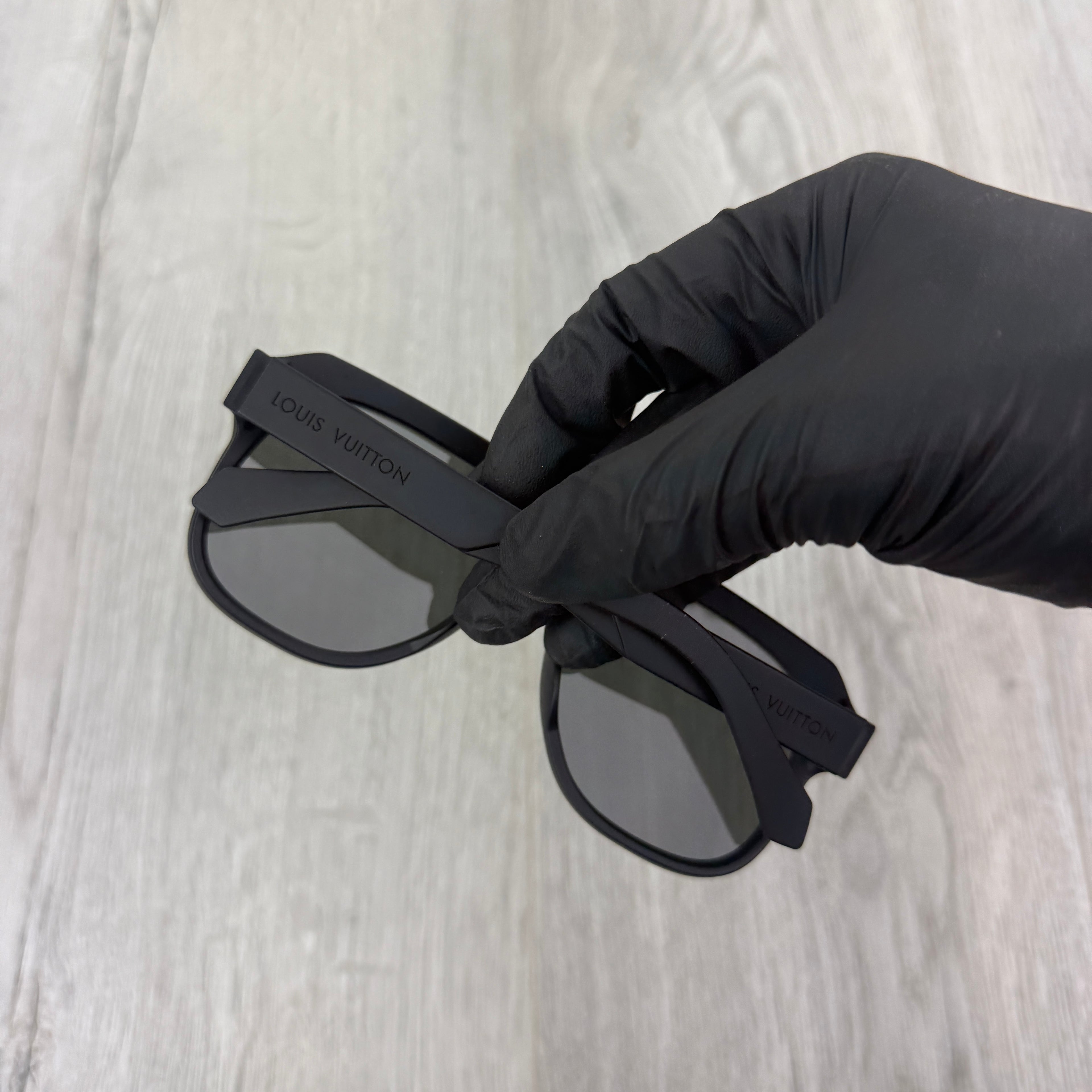 Louis Vuitton Men’s Black Waimea Mask Round Sunglasses