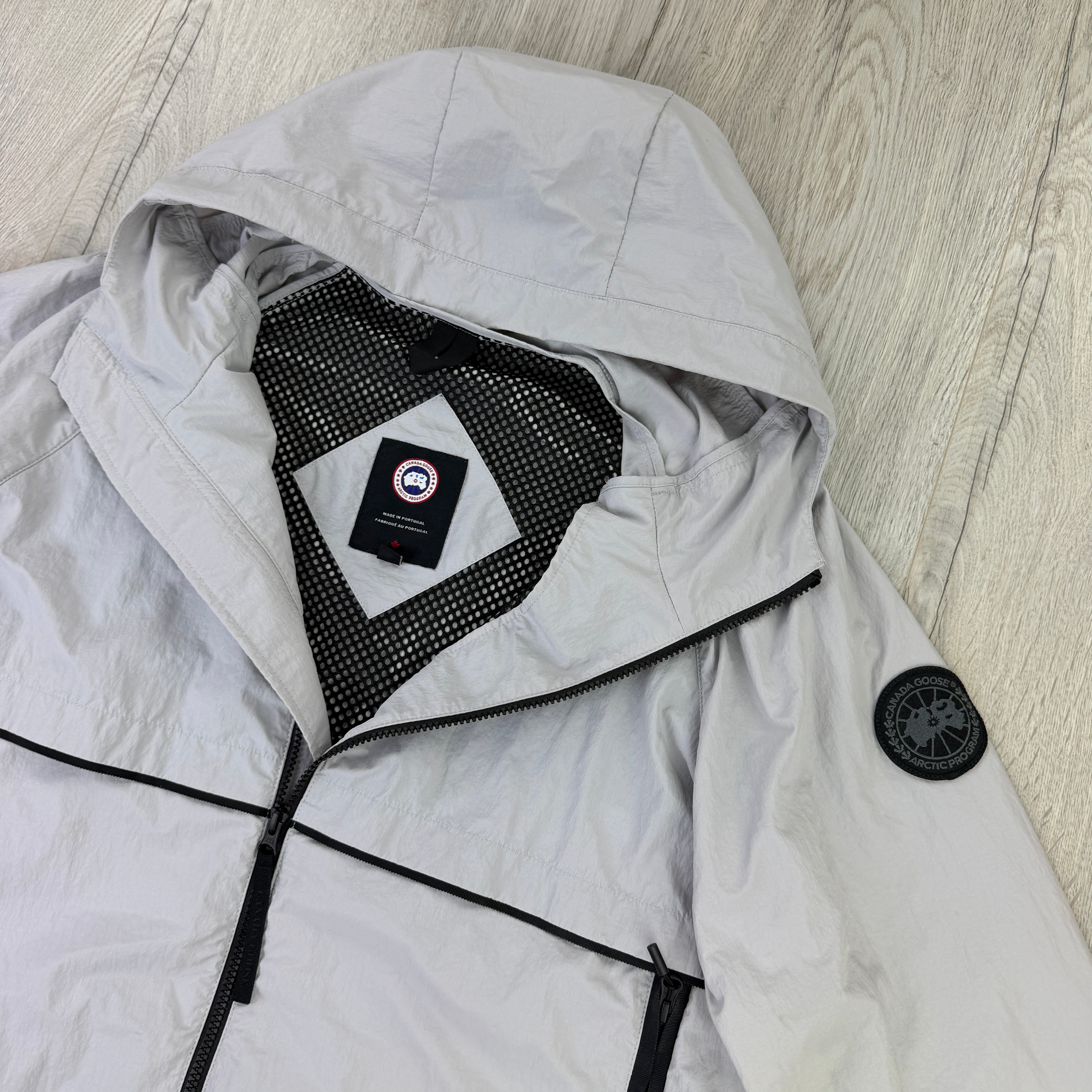 Canada Goose Men’s Light Grey Black Badge Windbreaker Jacket - XL