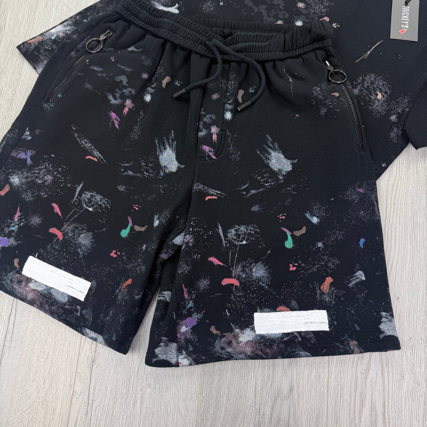 Off White Men’s Black Distressed / Paint Splatter T-shirt & Shorts Set - L/XL