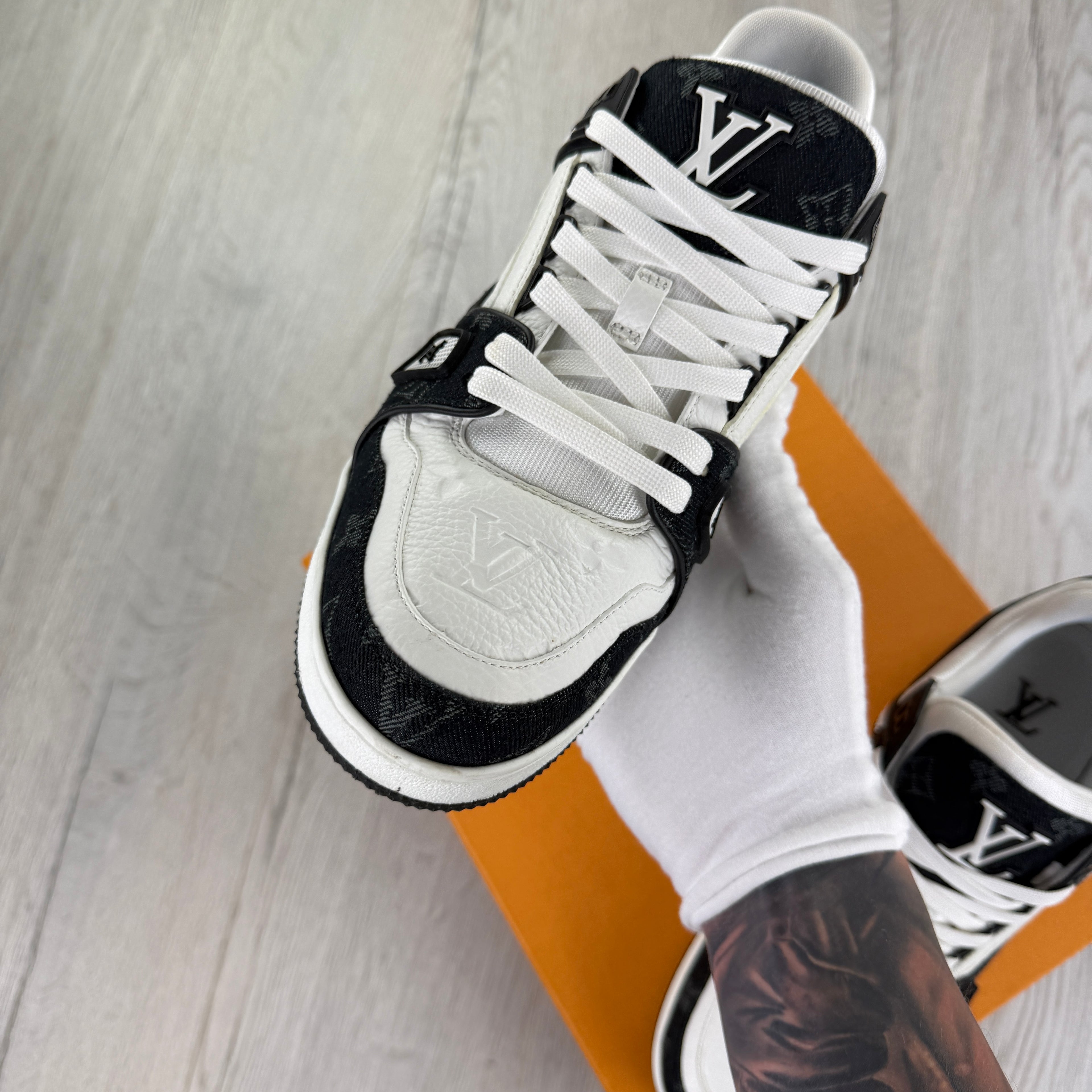 Louis Vuitton Men’s Black & White Low Trainers - Uk 7 (Fit Uk 8)