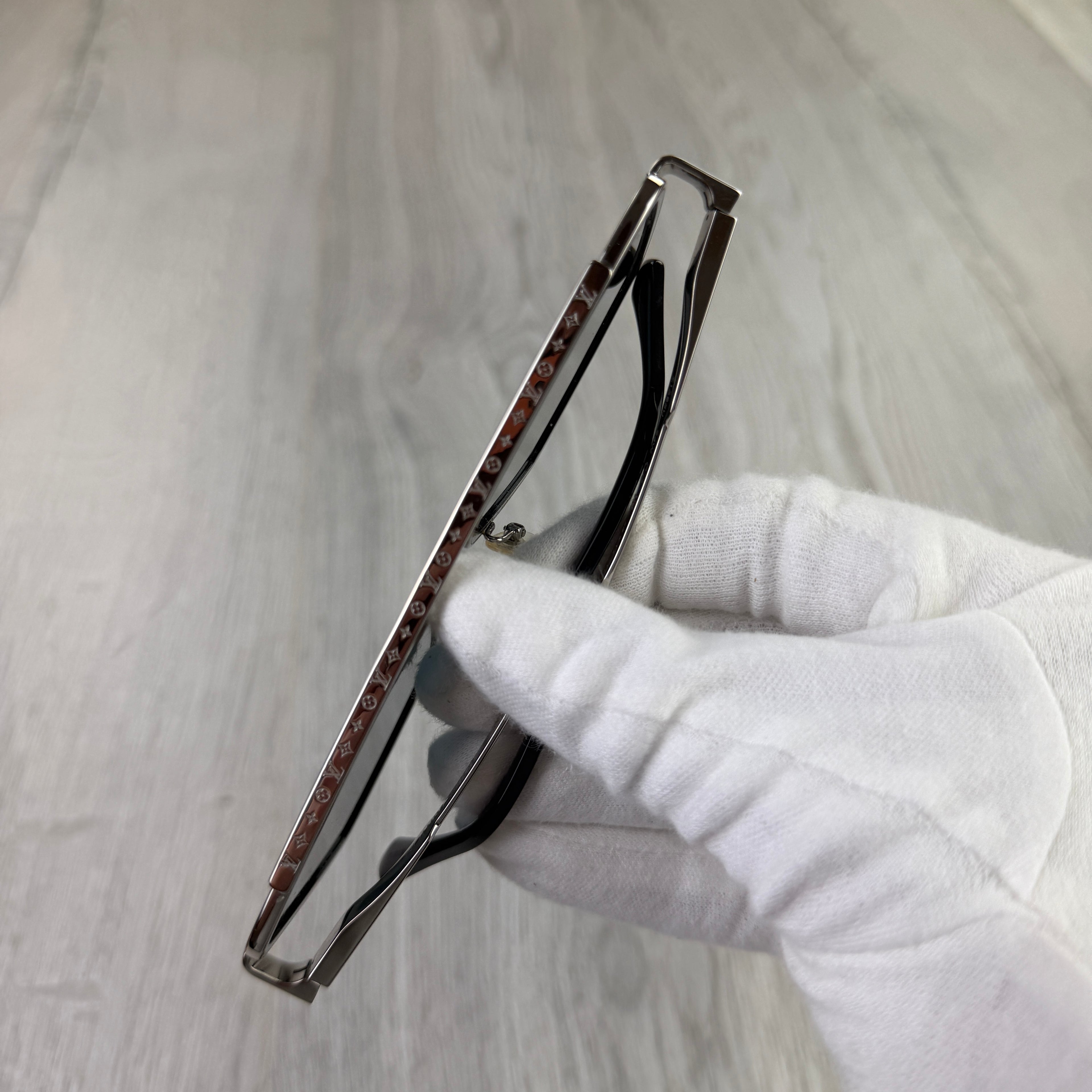 Louis Vuitton Men’s Black Silver Sunglasses