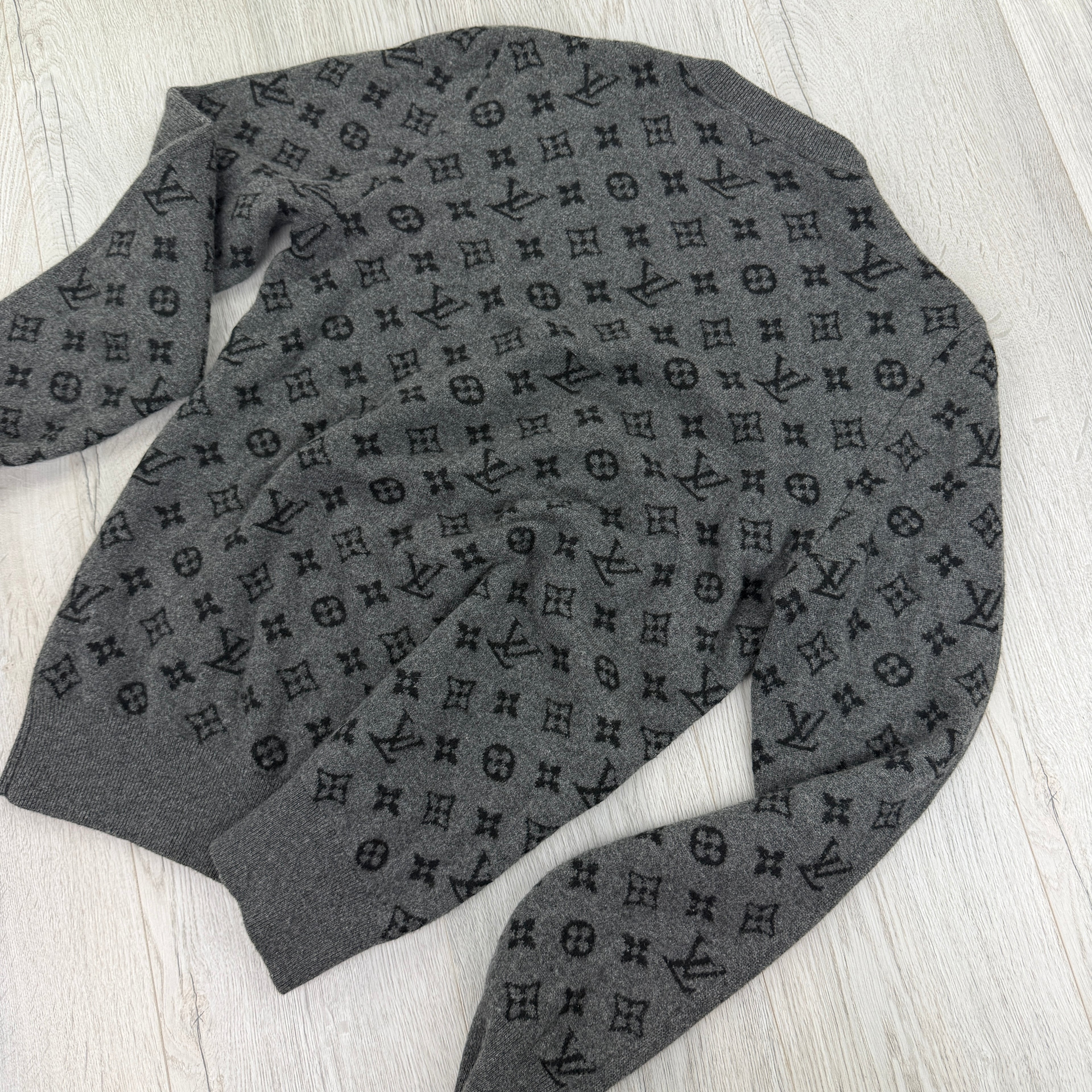 Louis Vuitton Men’s Grey Crewneck Cashmere Jumper - Medium