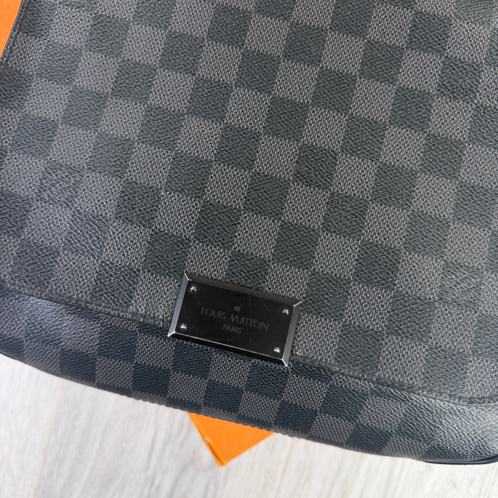 Louis Vuitton Men’s Black Damier Small Messenger Bag