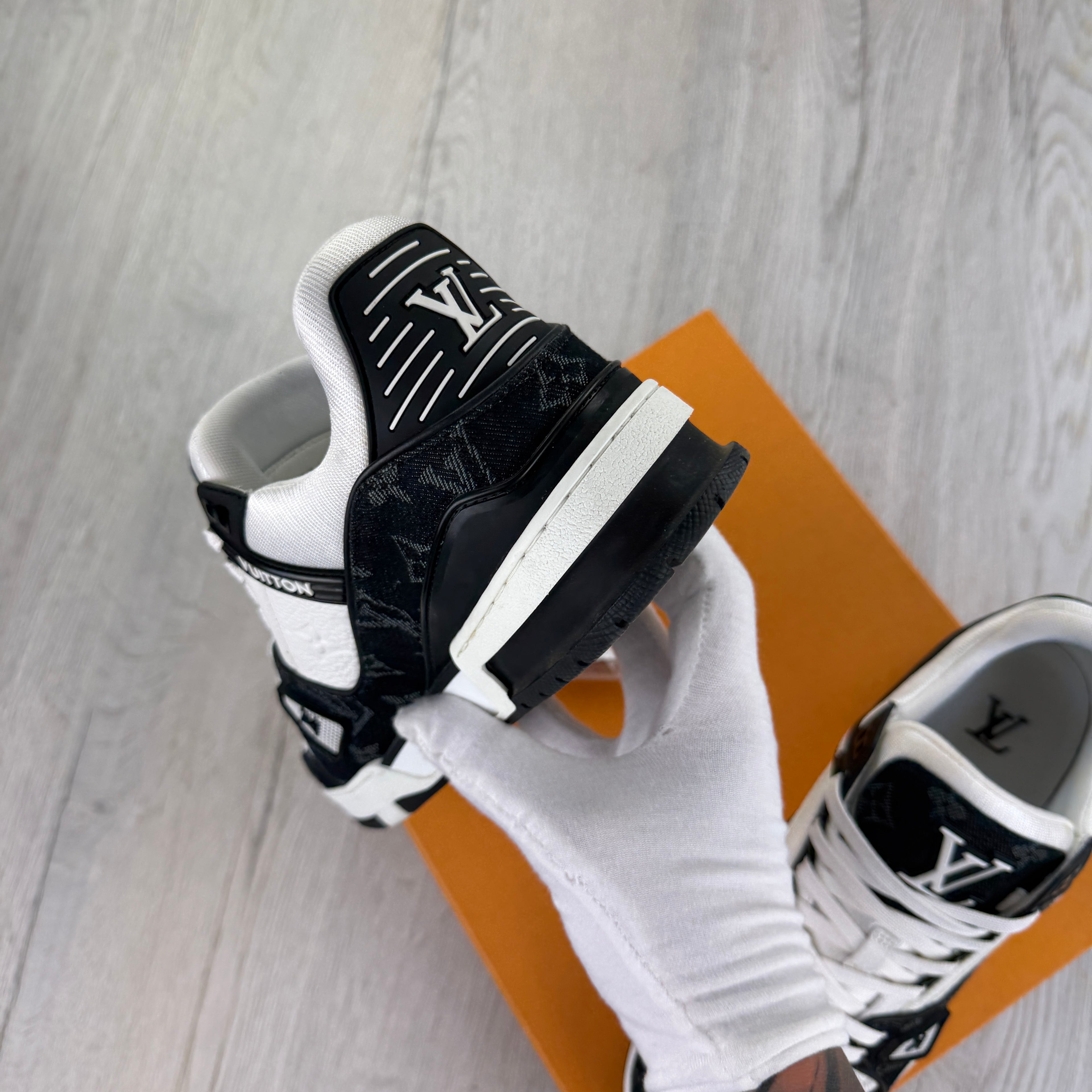 Louis Vuitton Men’s Black & White Low Trainers - Uk 7 (Fit Uk 8)